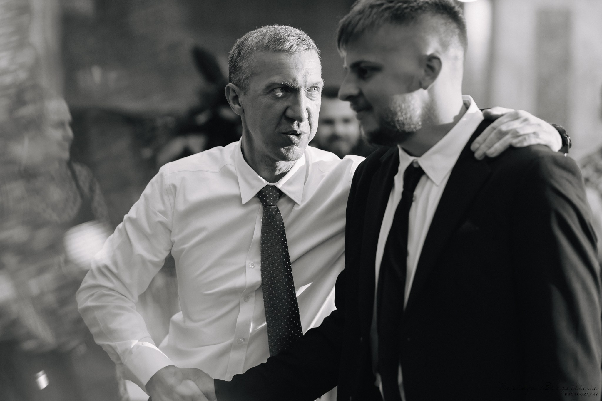 Vestuvinė fotosesija Kaune, Vienybės aikštėje, prie Lietuvos banko