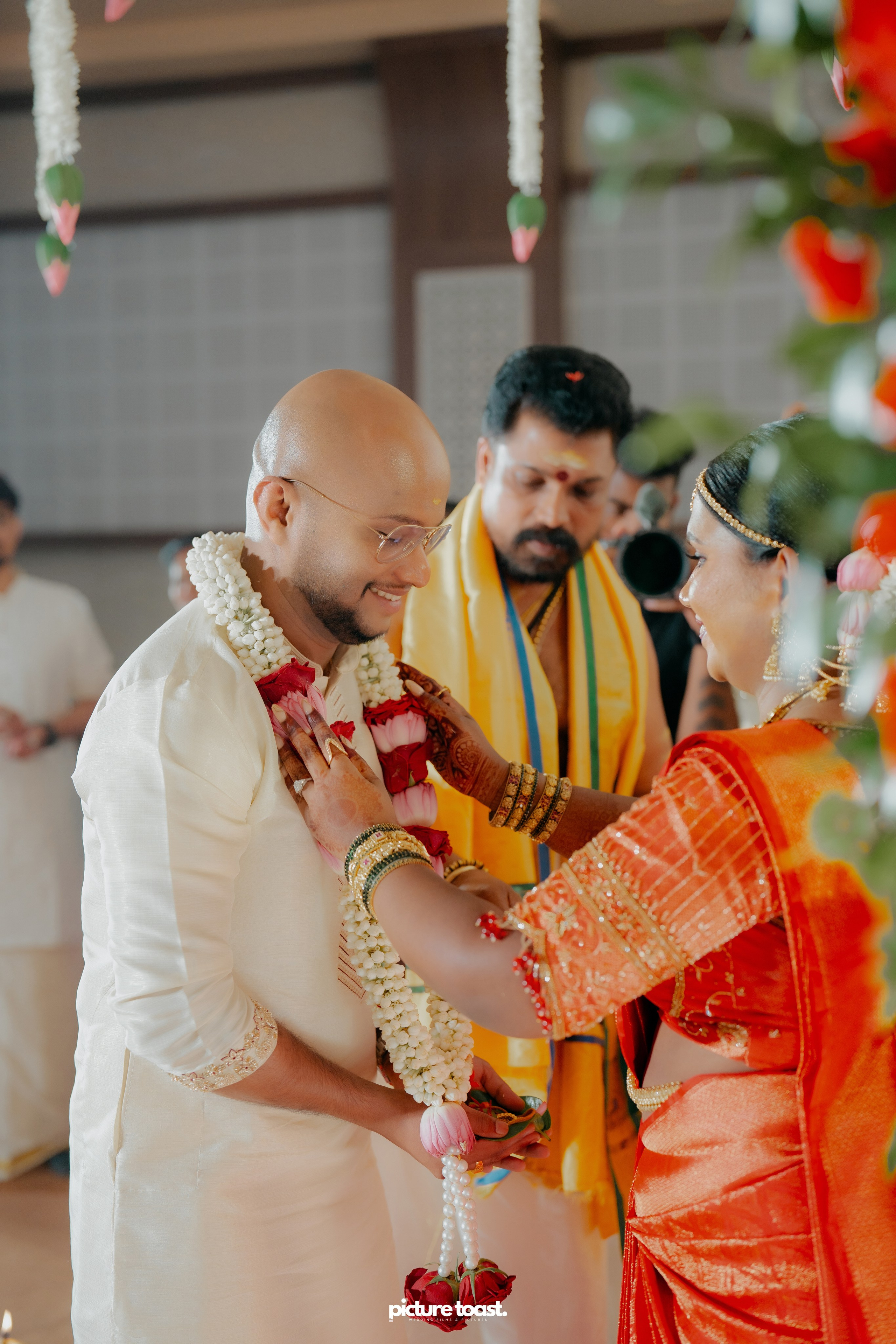 Traditional Kerala Hindu Wedding Ft. Anusree & Vishnu. Fine art Wedding Photographers in India & Canada