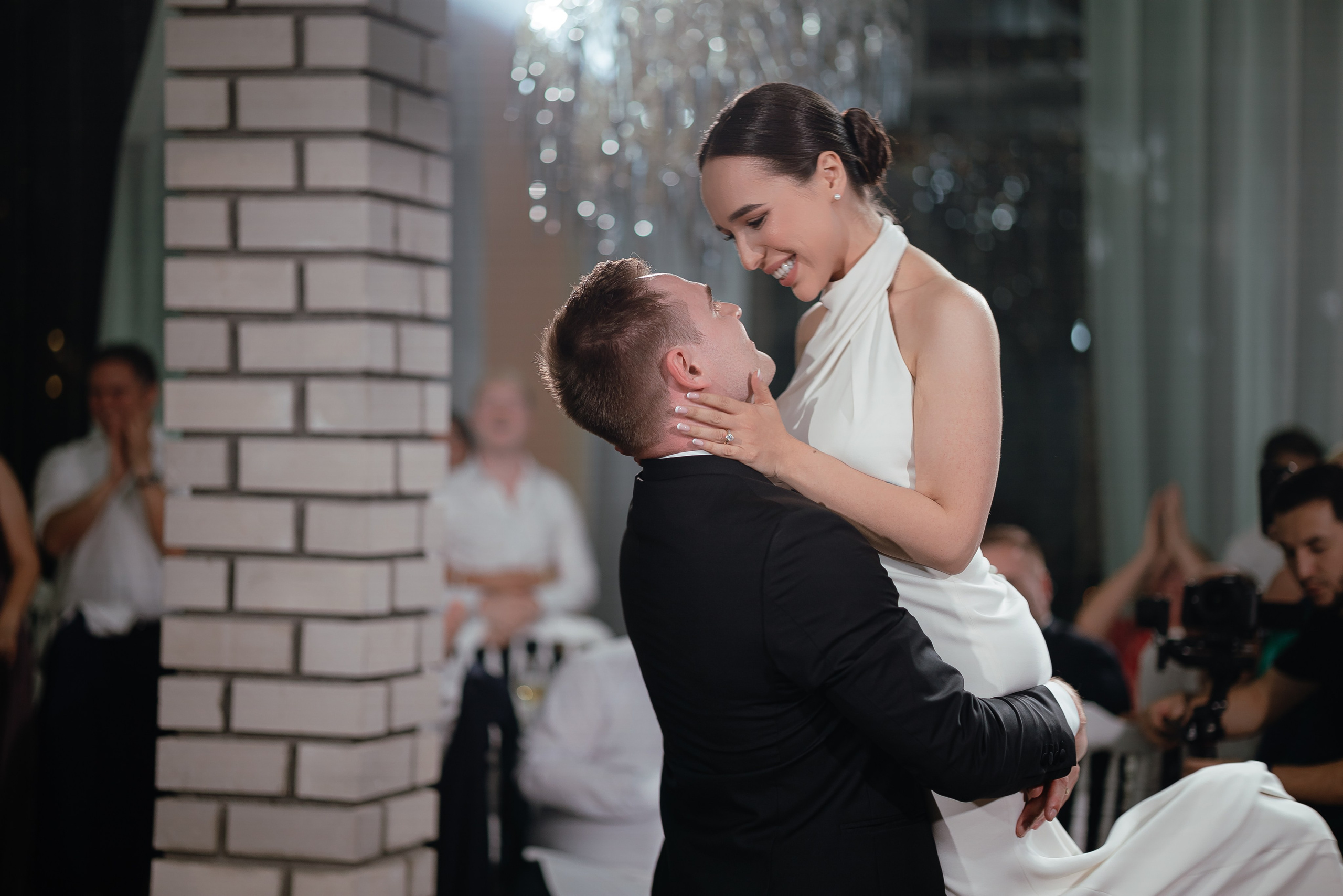 Thomas & Suyumbika. Главная