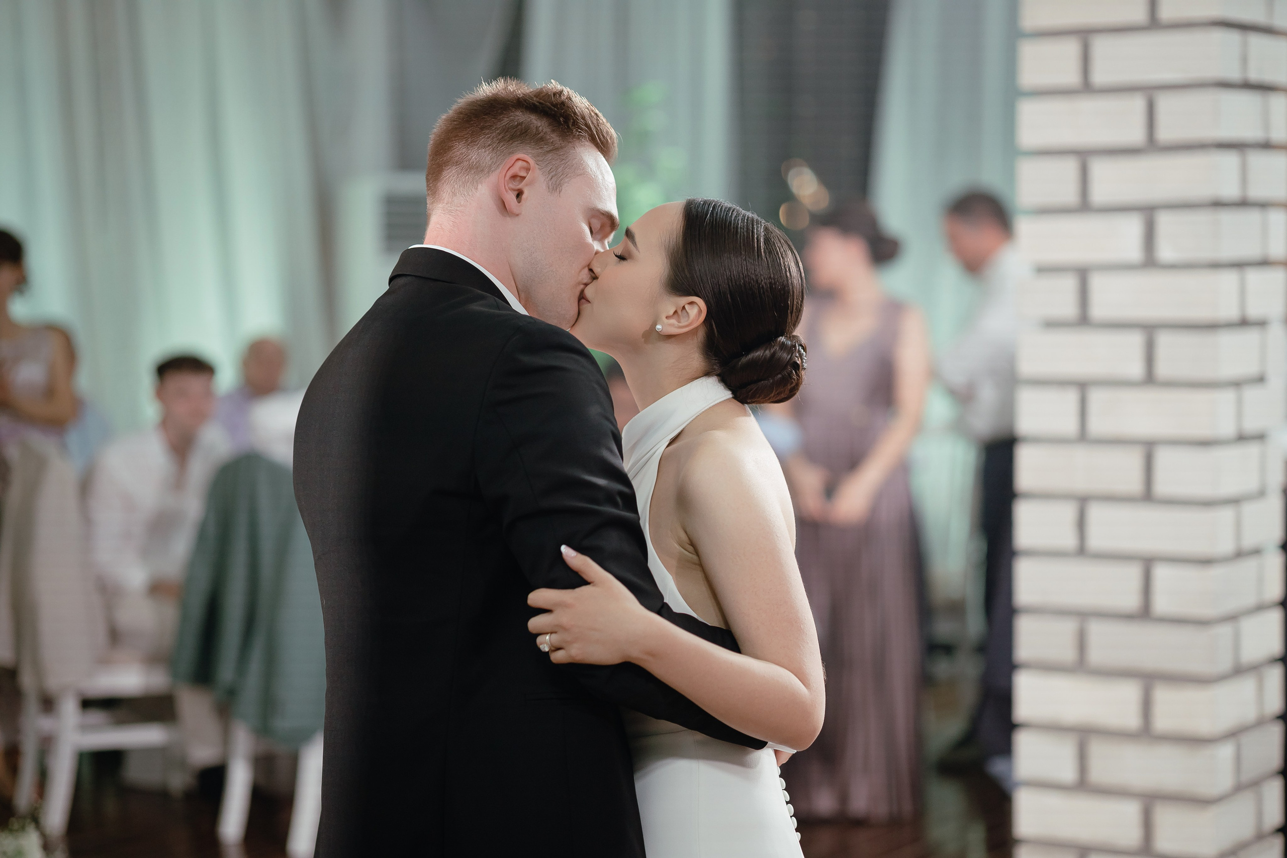 Thomas & Suyumbika. Главная