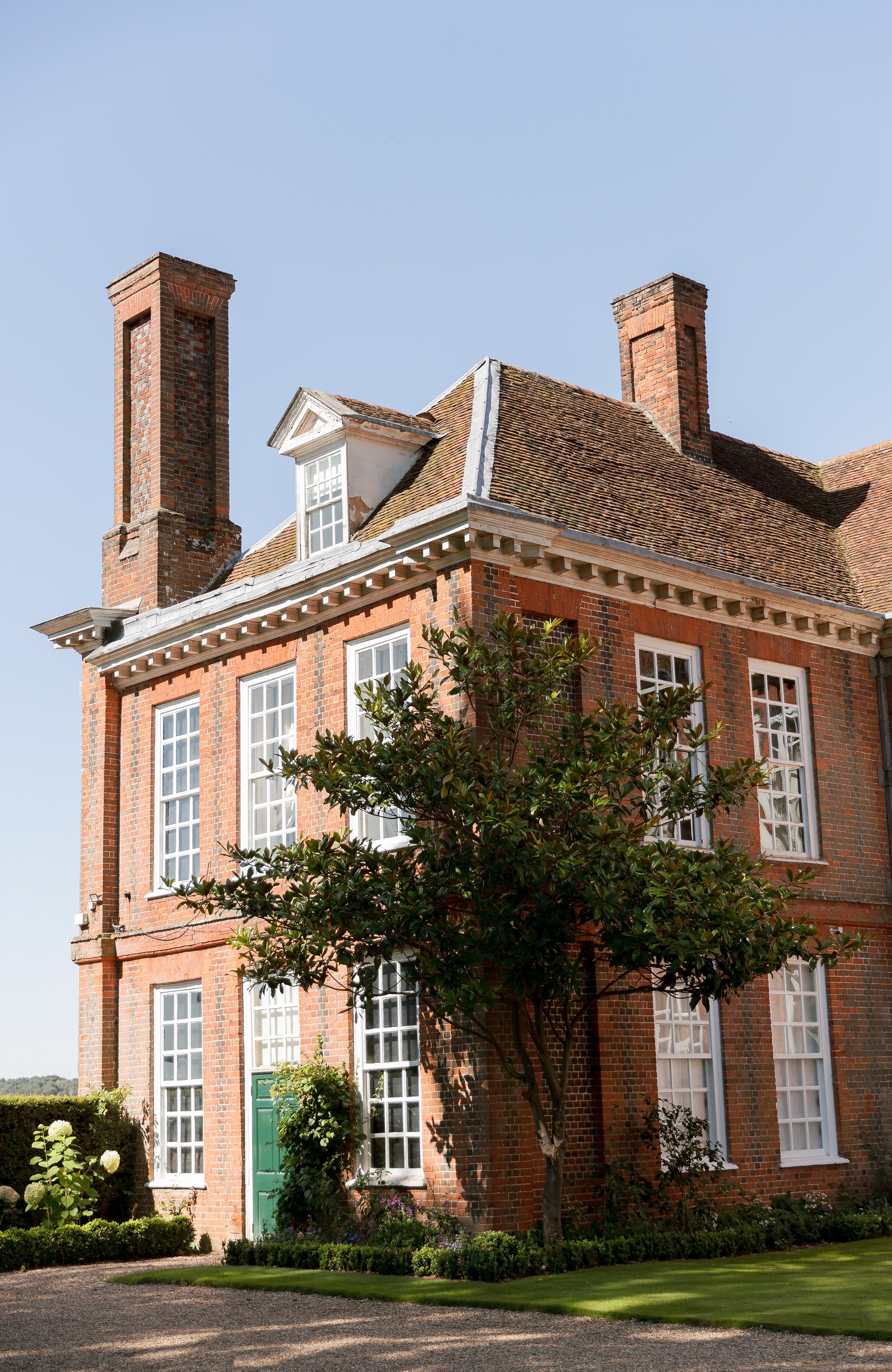 Regal Romance | Editorial Photoshoot at Gosfield Hall, London Estat. YES I DO PRODUCTION — Wedding photography&videography