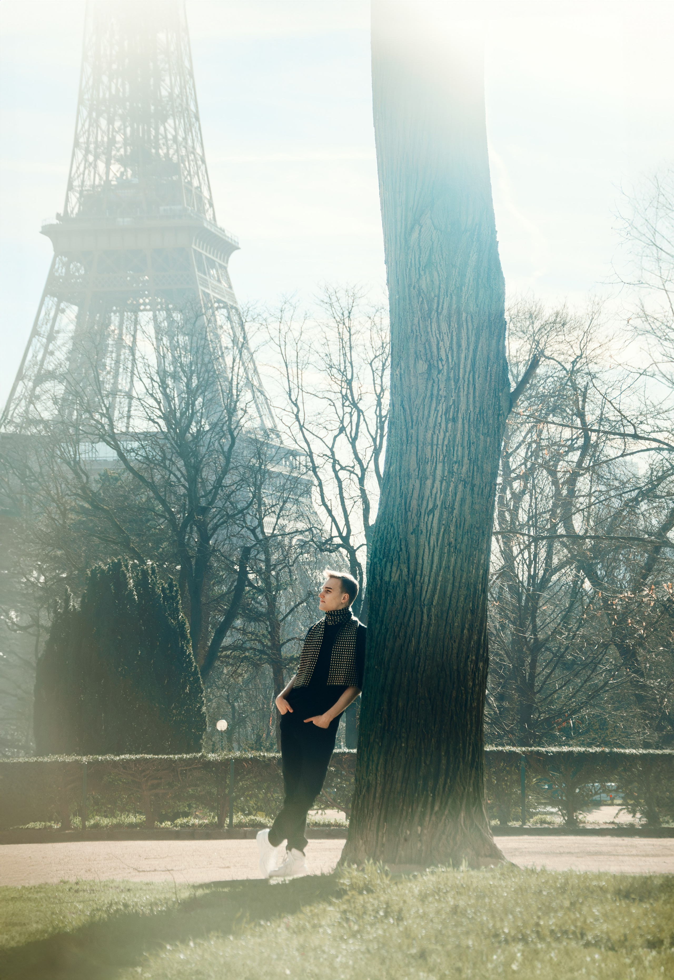 Мужская фотосессия у Эйфелевой башни. Фотограф в Париже Полина Осипова