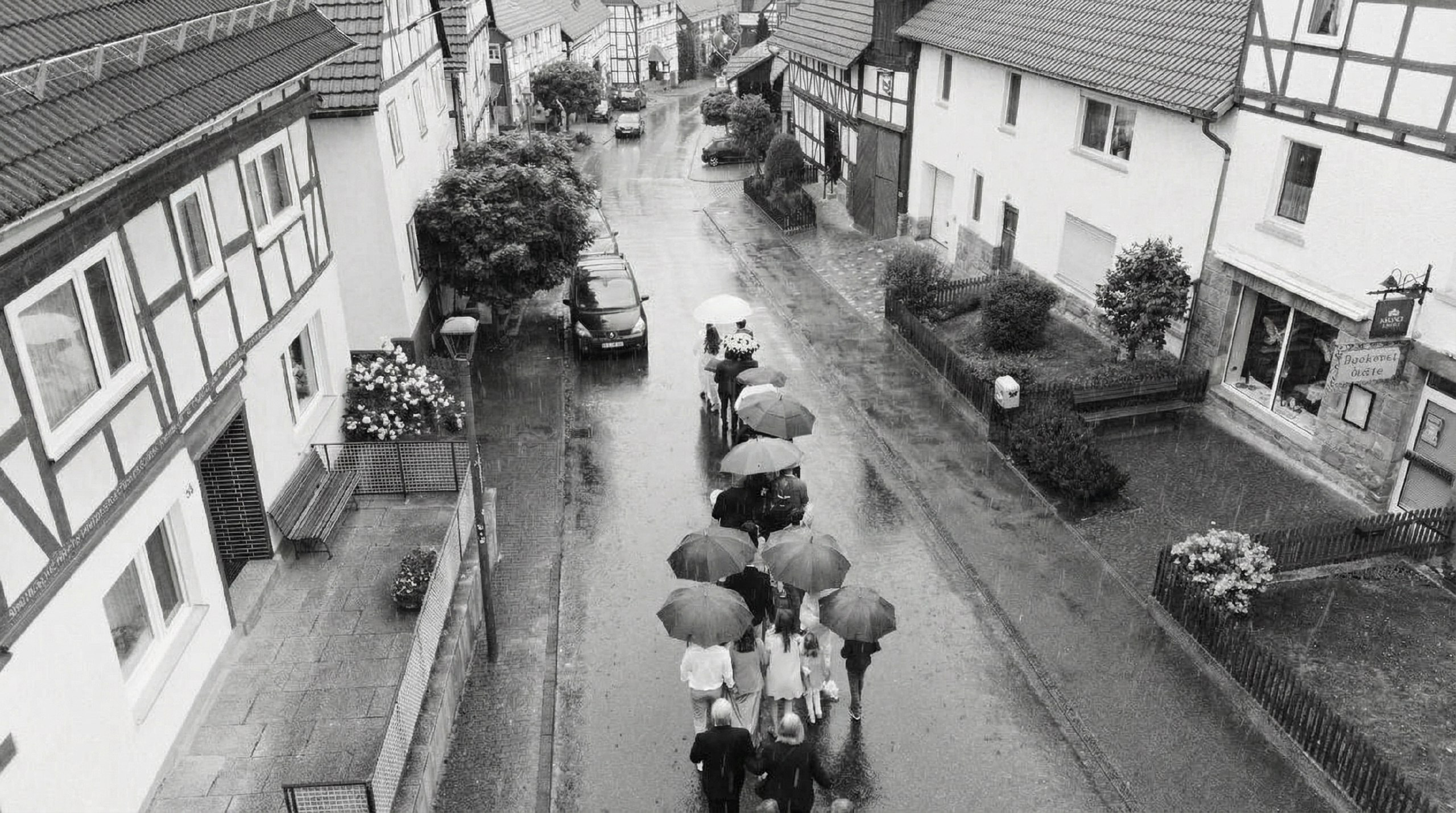 Hochzeit im Regen: Tipps für magische Fotos | Fotografin Düsseldorf. Hochzeitfotografin Düsseldorf, NRW Nadja Holzmann