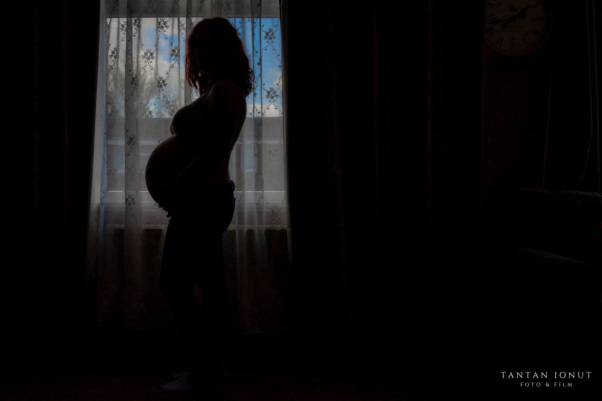 Sedinta foto maternitate acasa cu Ionela si Cosmin. TANTAN IONUT FOTO & FILM
