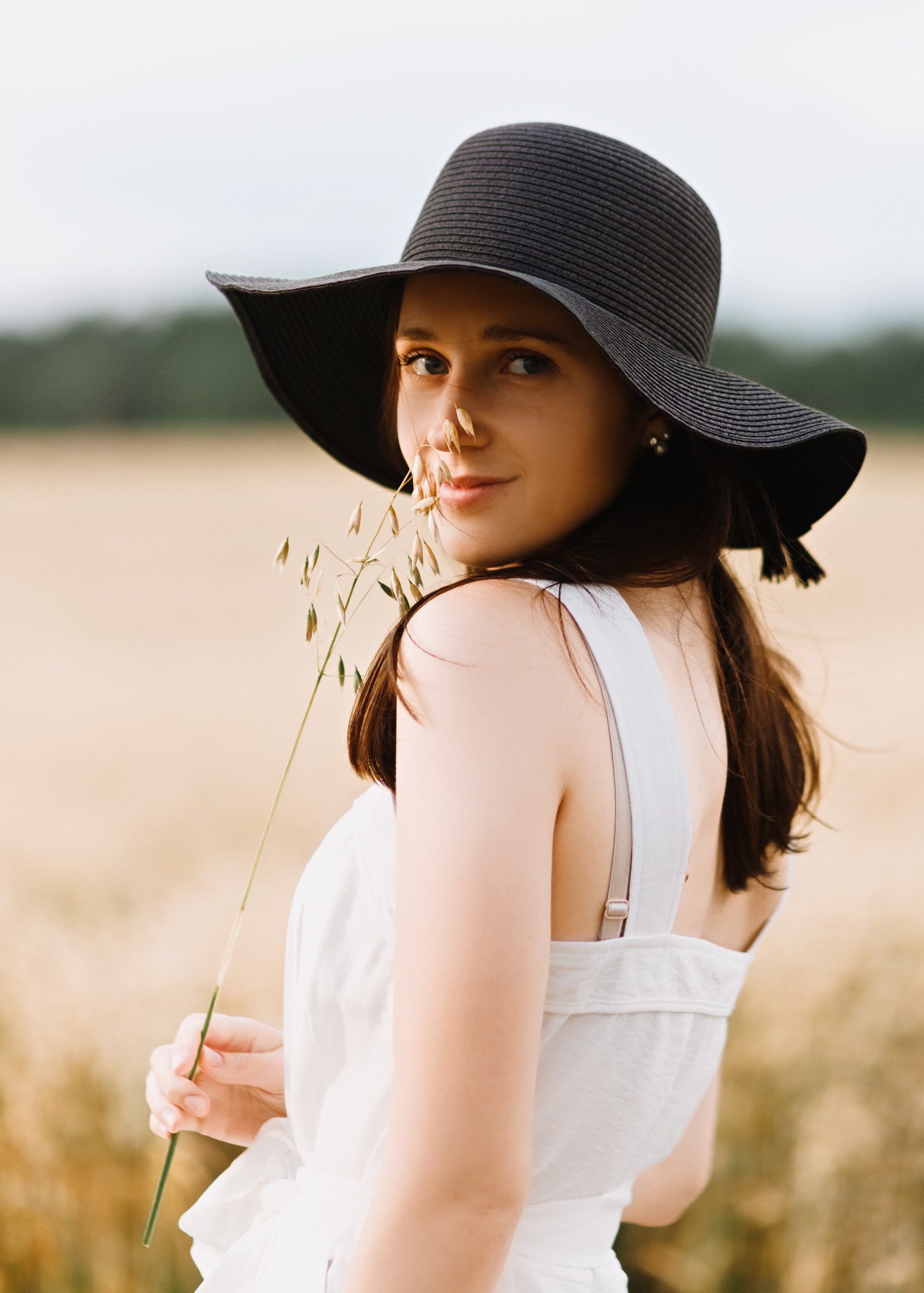 Katya | tenderness in the field. Kaja | fotograf psów we Wrocławiu