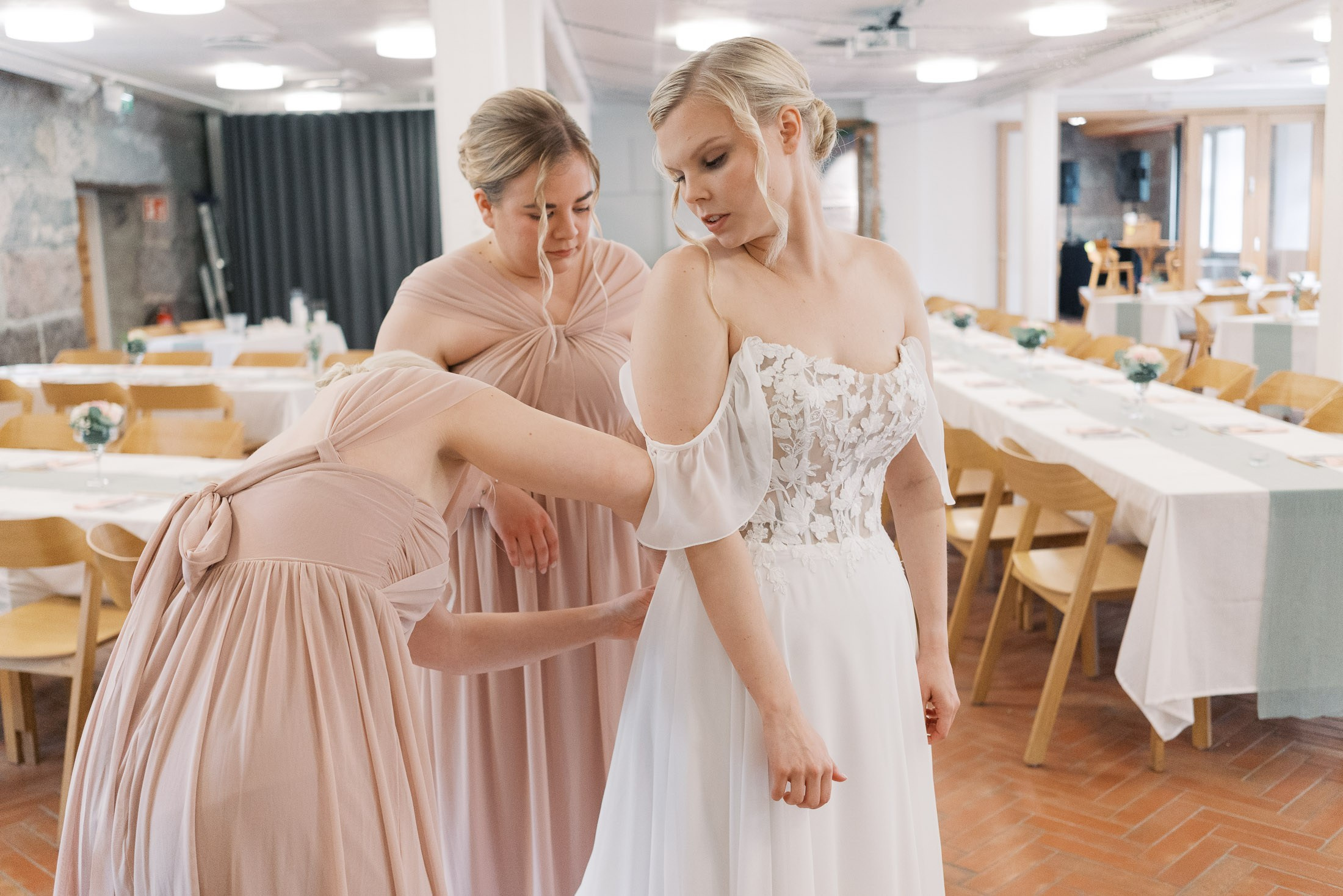 Jasmi_Eetu. StudioHappyMoment | Hääkuvaaja Helsinki, tunteikas ja dokumentaarinen kuvaus