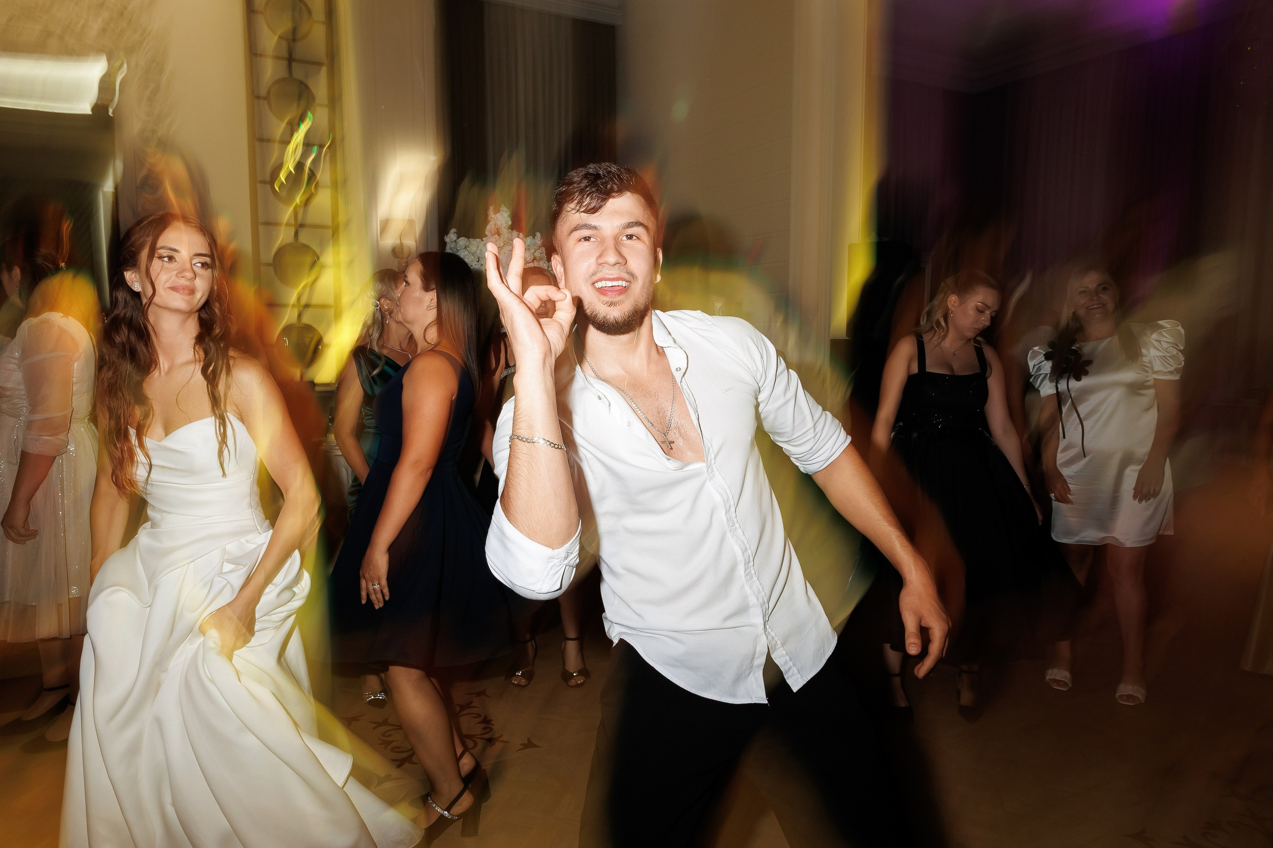 Eugen & Livia — Grand Elysee — Wedding Day. Servicii Foto și Video 067188353