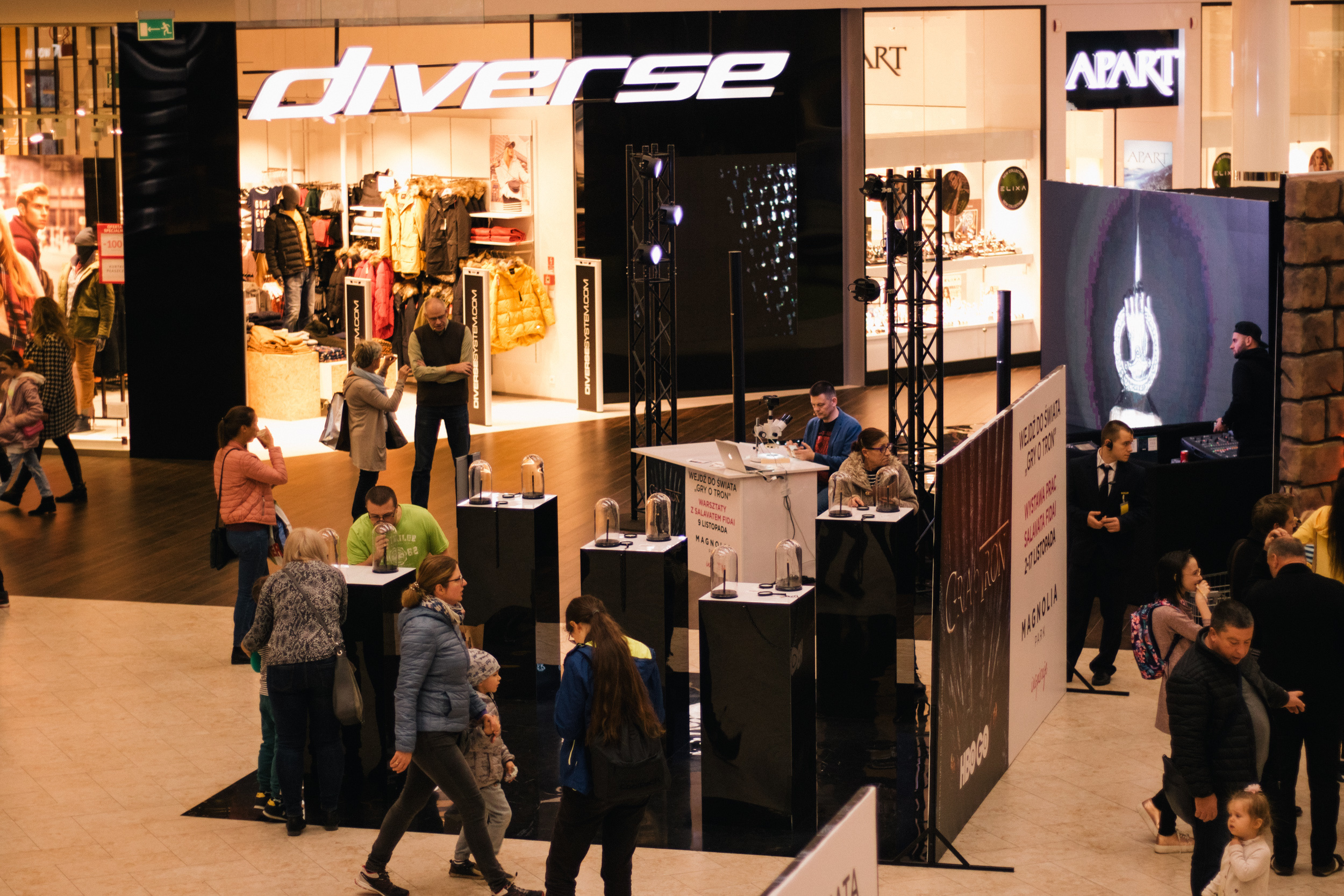 Wejdź do świata "Gry o Tron" - Centrum handlowe Magnolia Park. Dimitri Ilkov Photography — Capturing Life’s Moments in Edmonton, Cana