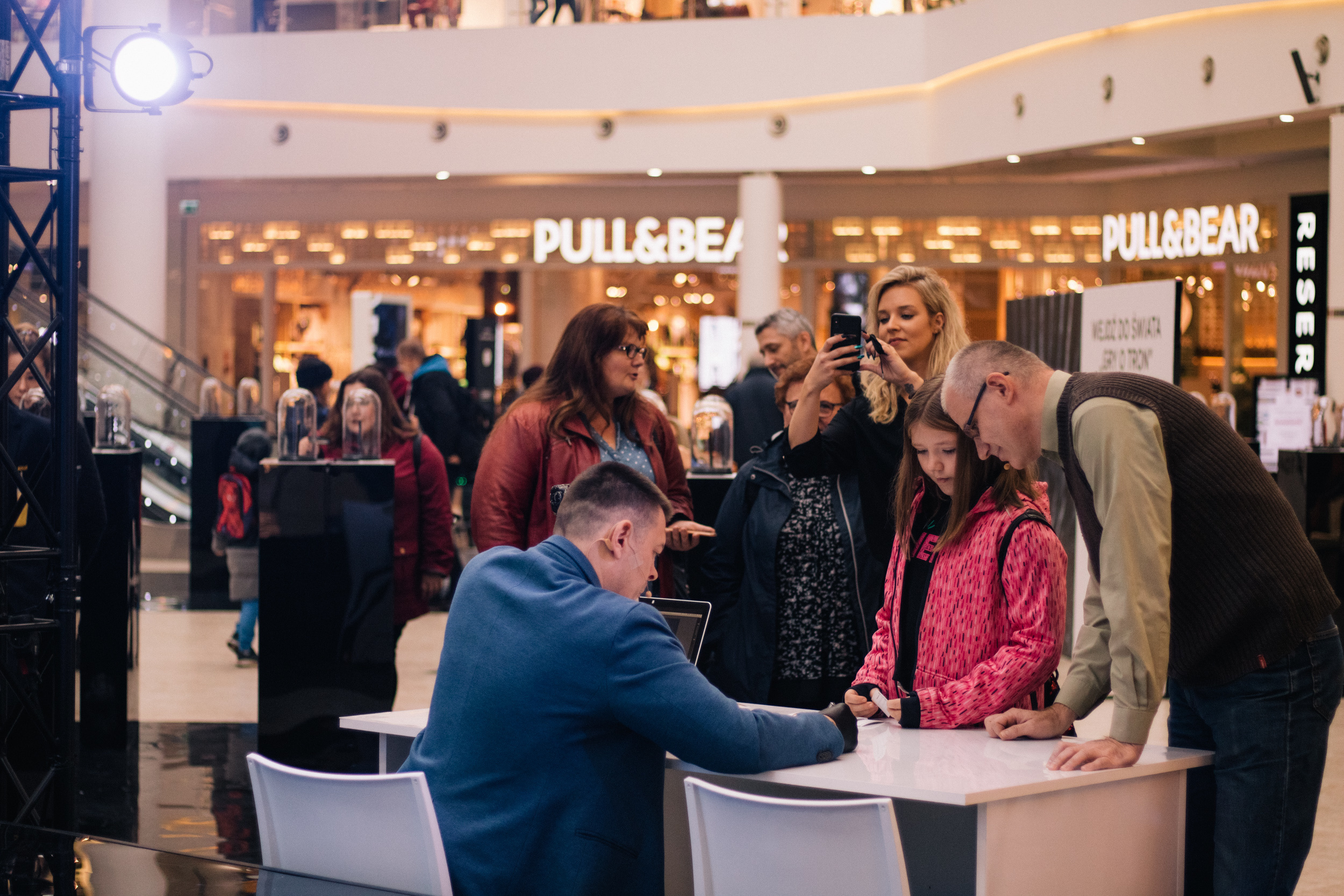 Wejdź do świata "Gry o Tron" - Centrum handlowe Magnolia Park. Dimitri Ilkov Photography — Capturing Life’s Moments in Edmonton, Cana