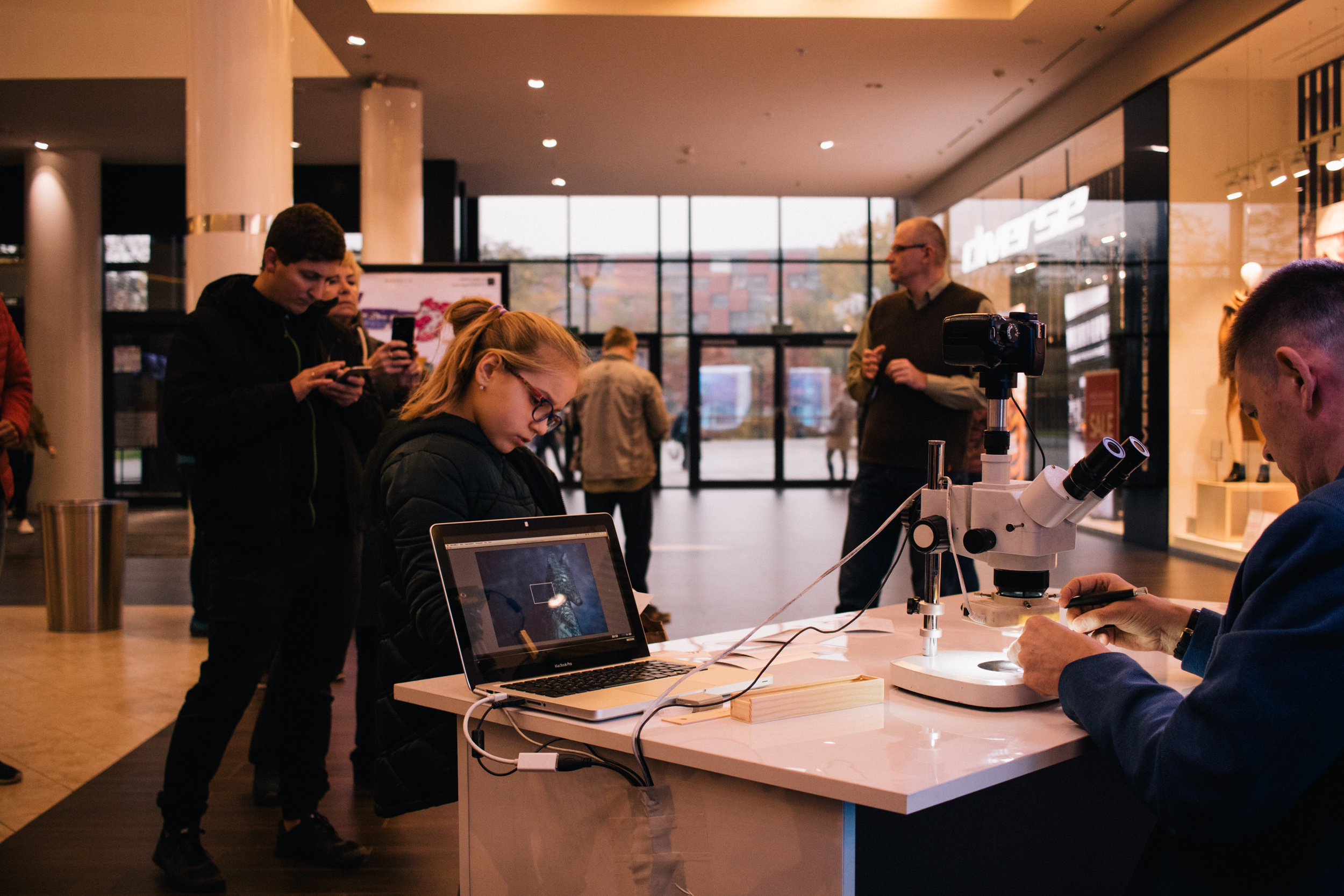 Wejdź do świata "Gry o Tron" - Centrum handlowe Magnolia Park. Dimitri Ilkov Photography — Capturing Life’s Moments in Edmonton, Cana