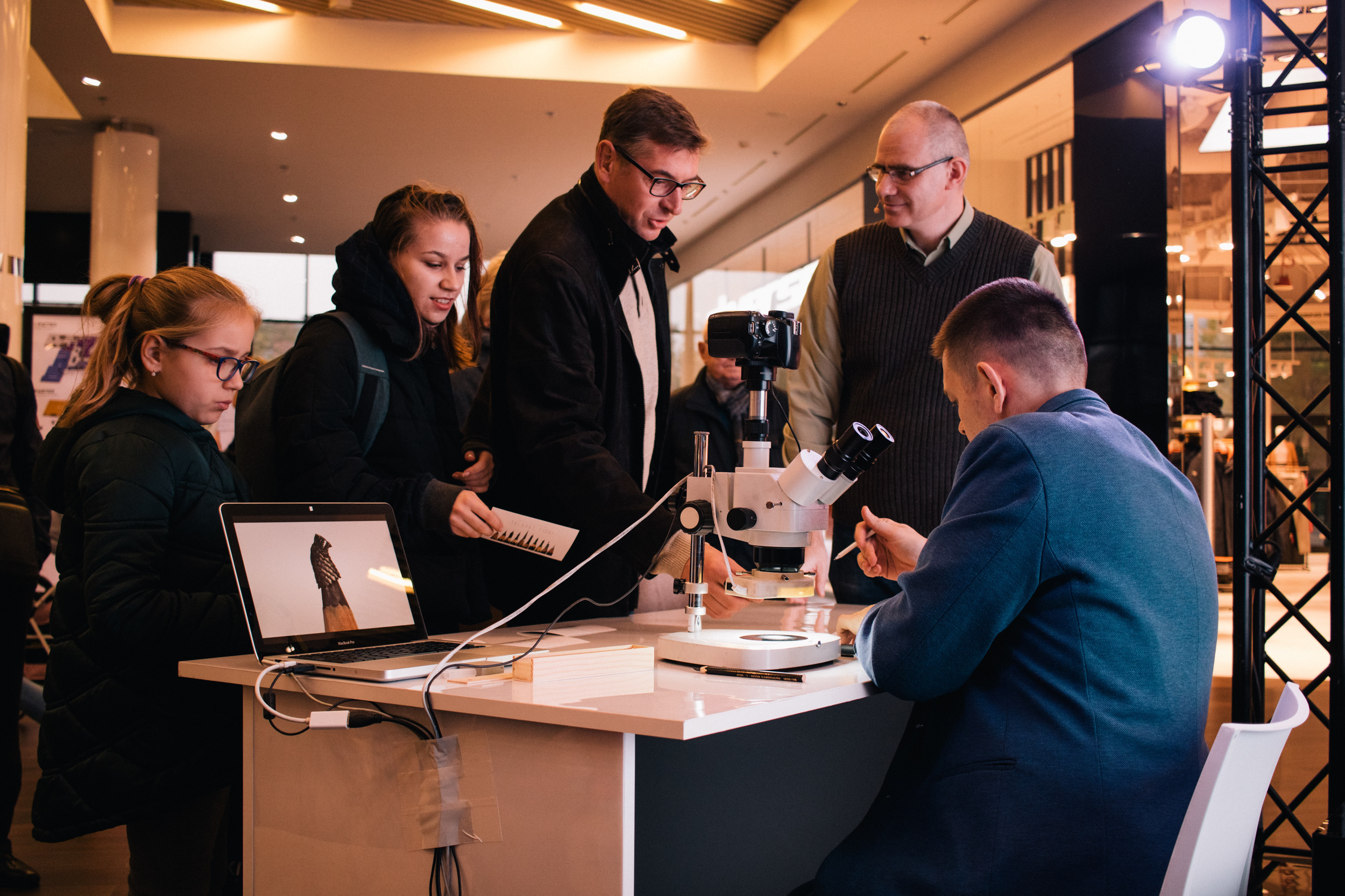 Wejdź do świata "Gry o Tron" - Centrum handlowe Magnolia Park. Dimitri Ilkov Photography — Capturing Life’s Moments in Edmonton, Cana