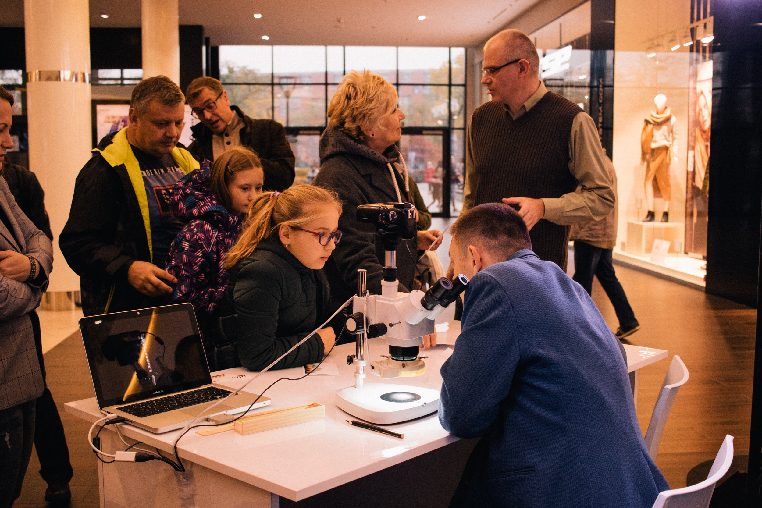 Wejdź do świata "Gry o Tron" - Centrum handlowe Magnolia Park. Dimitri Ilkov Photography — Capturing Life’s Moments in Edmonton, Cana