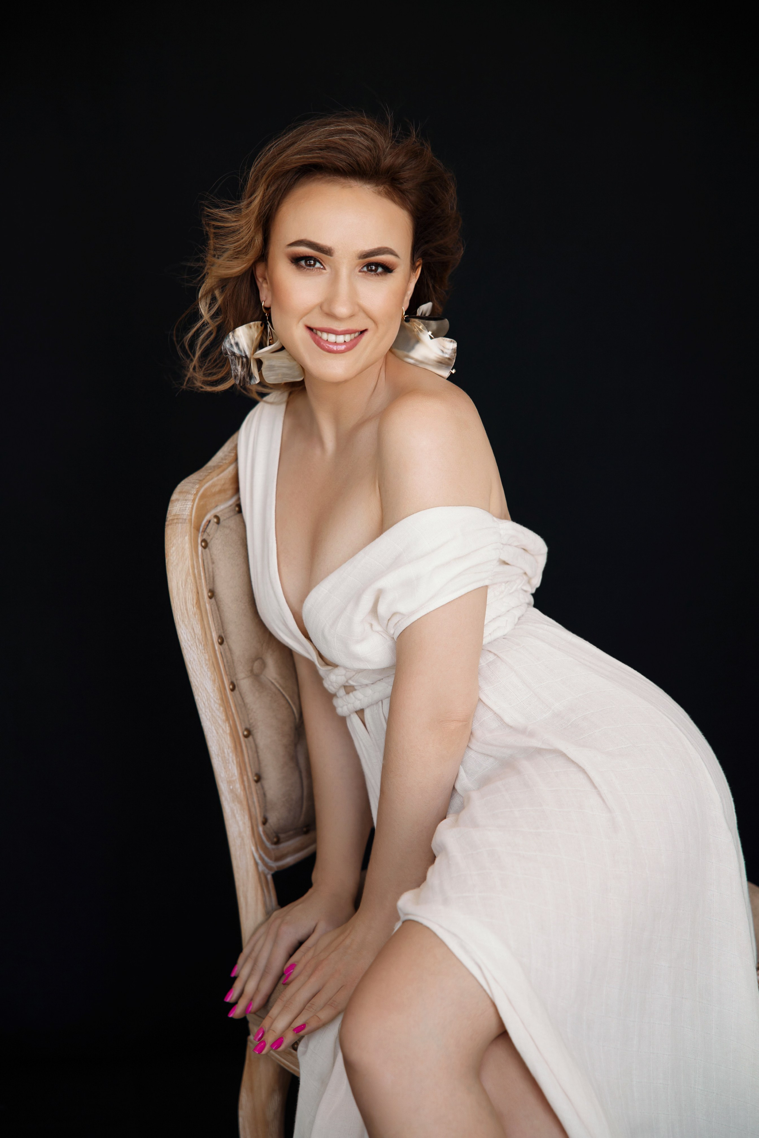 STUDIO EXPERIENCE. Female Photographer in Dubai