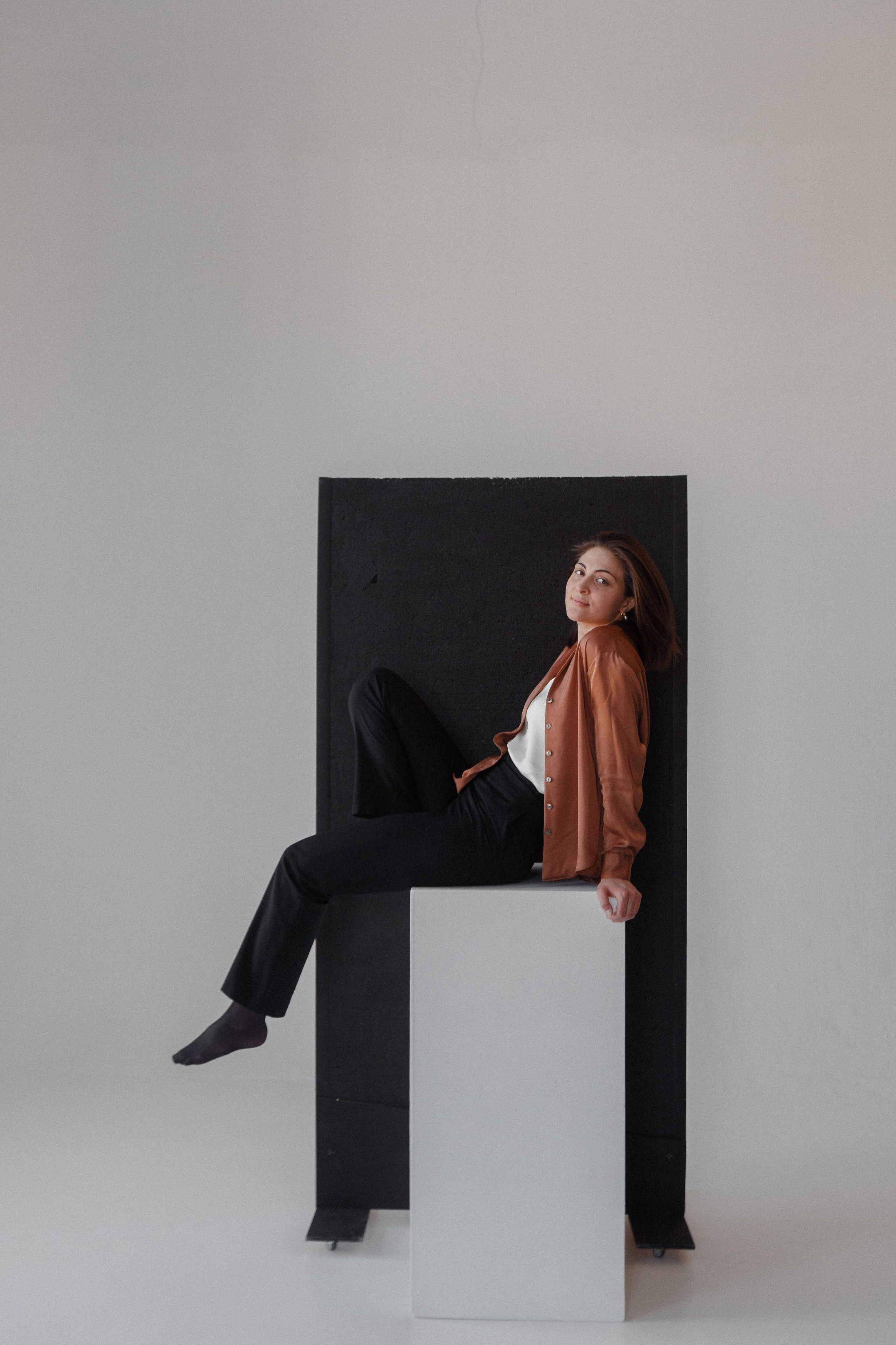 Hermosa chica en un estudio fotográfico. Fotógrafo de retrato, familia y reportajes en Valencia | España | Europa Vitalii Lumier