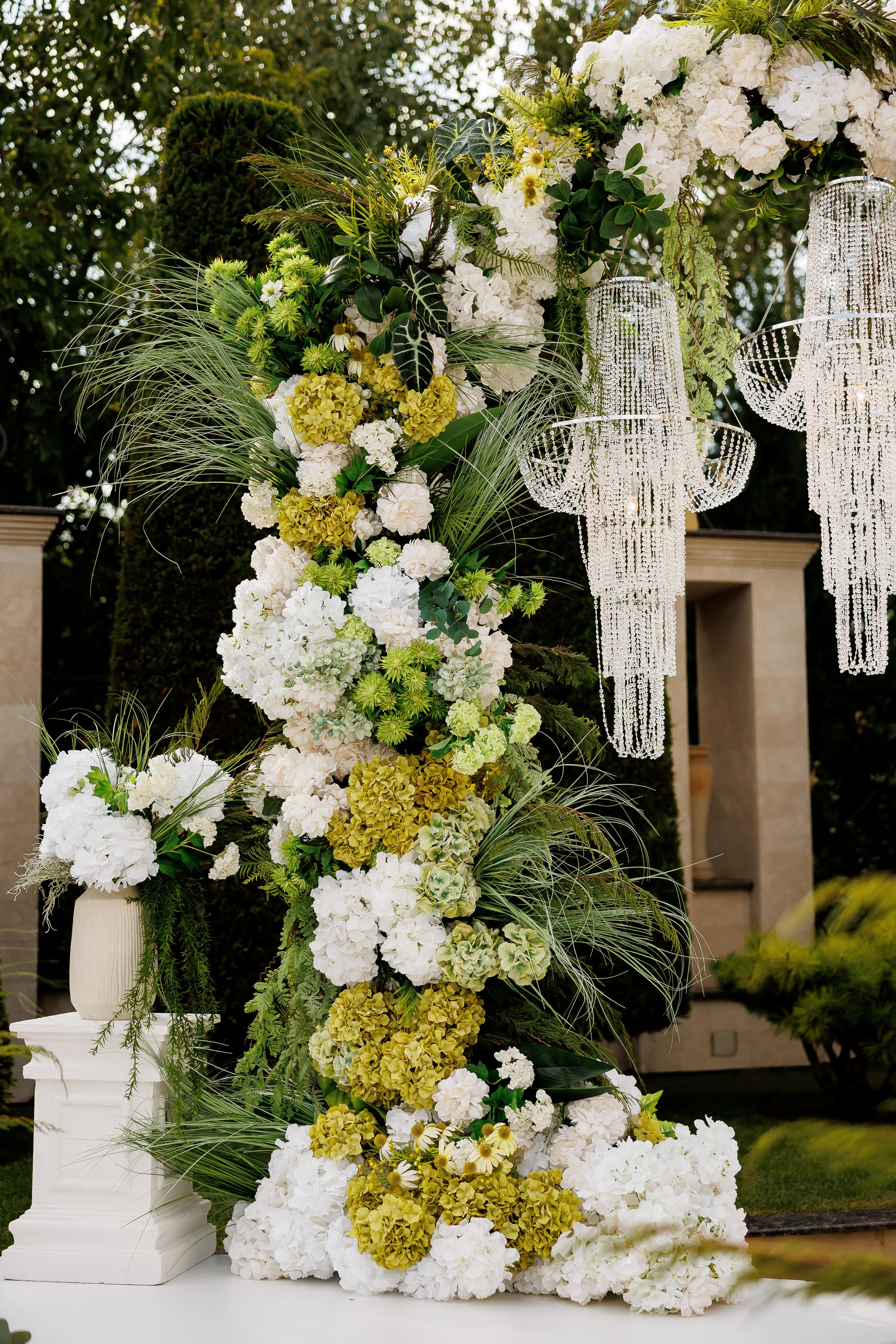 Eugen & Livia — Grand Elysee — Wedding Day. Servicii Foto și Video 067188353