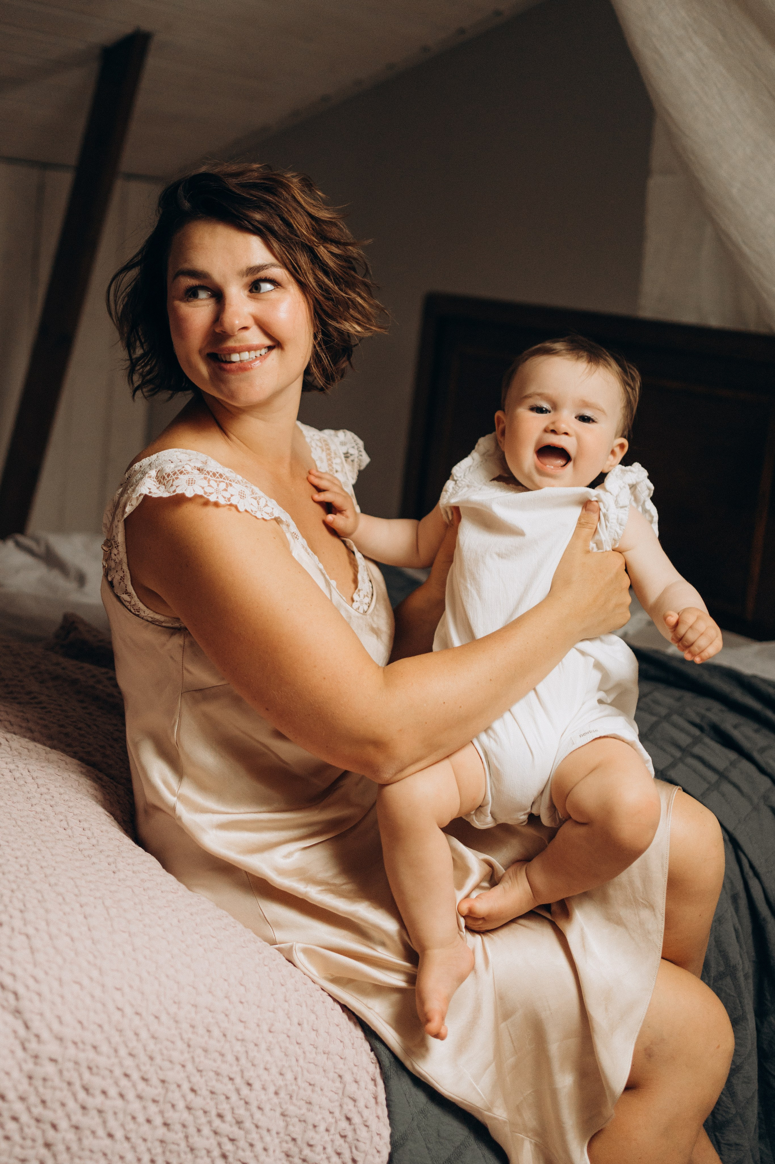 Julia & Grace. Family photographer in Helsinki, Victoria Guadagno