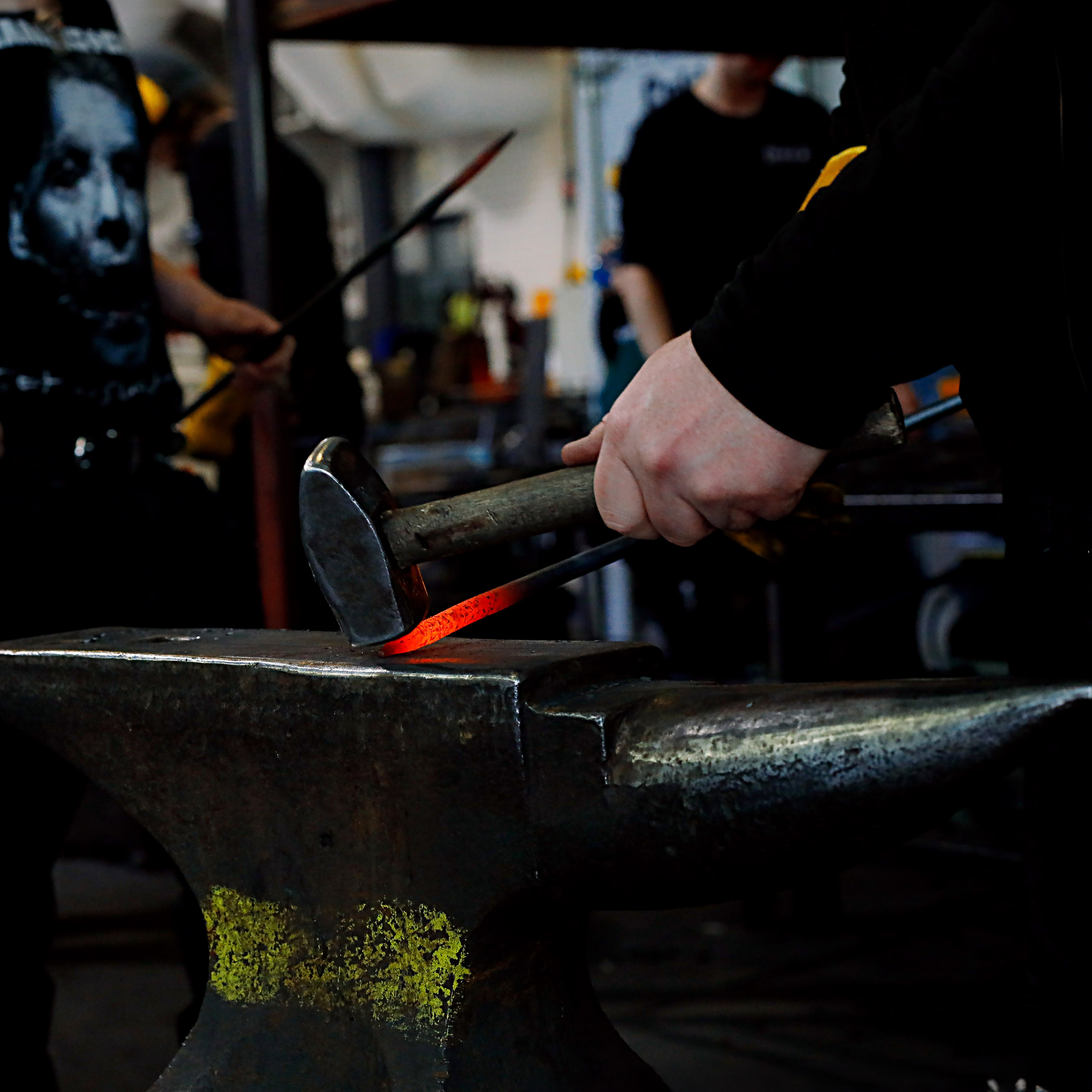 Metalli- ala. Ekaterina Mansur, muotokuvafotografi Suomessa (Helsingissä ja Uudellam