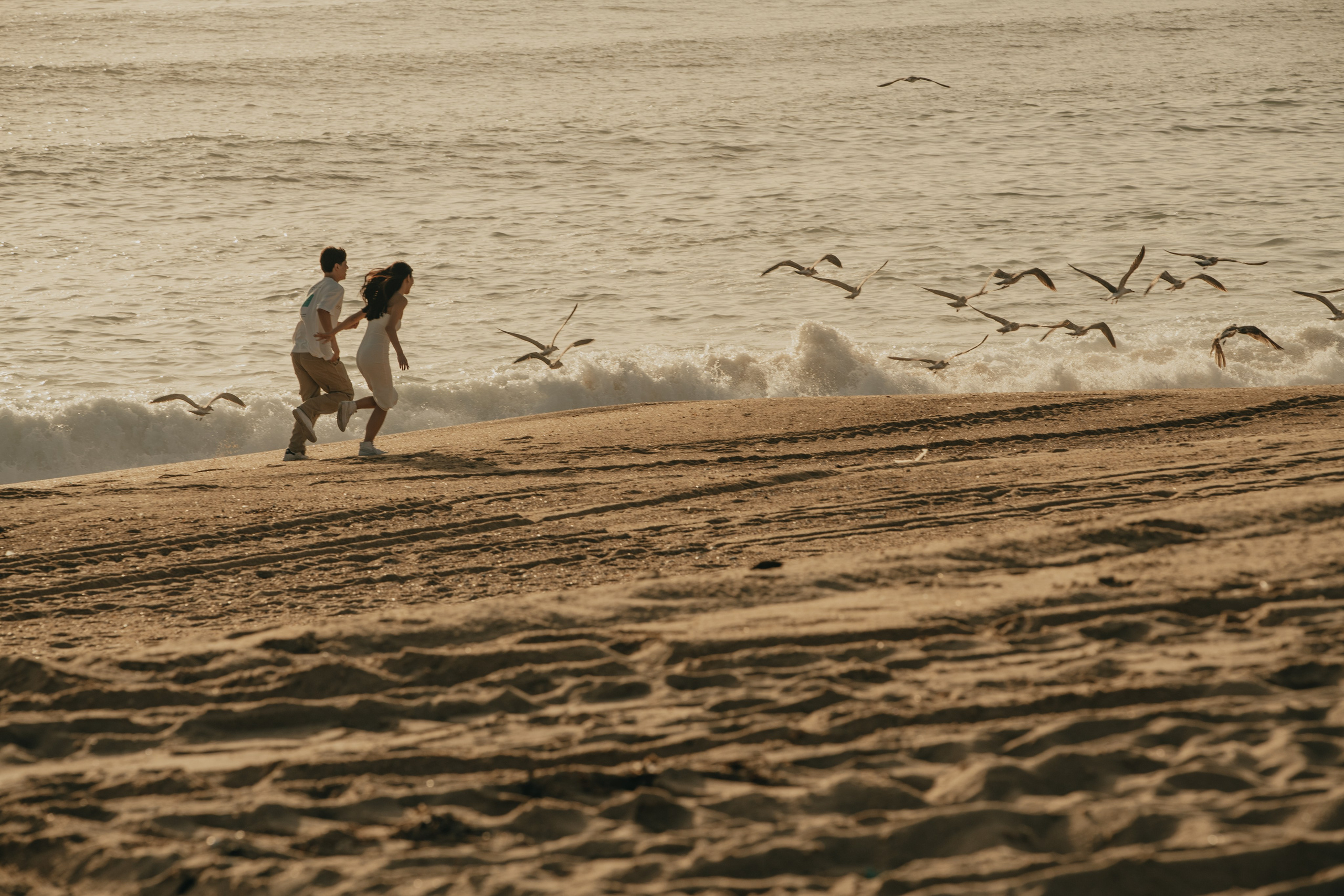HELENA and PEDRO. Espinho. Anastasiia Antoniuk portrait, family and couple photographer, Portugal