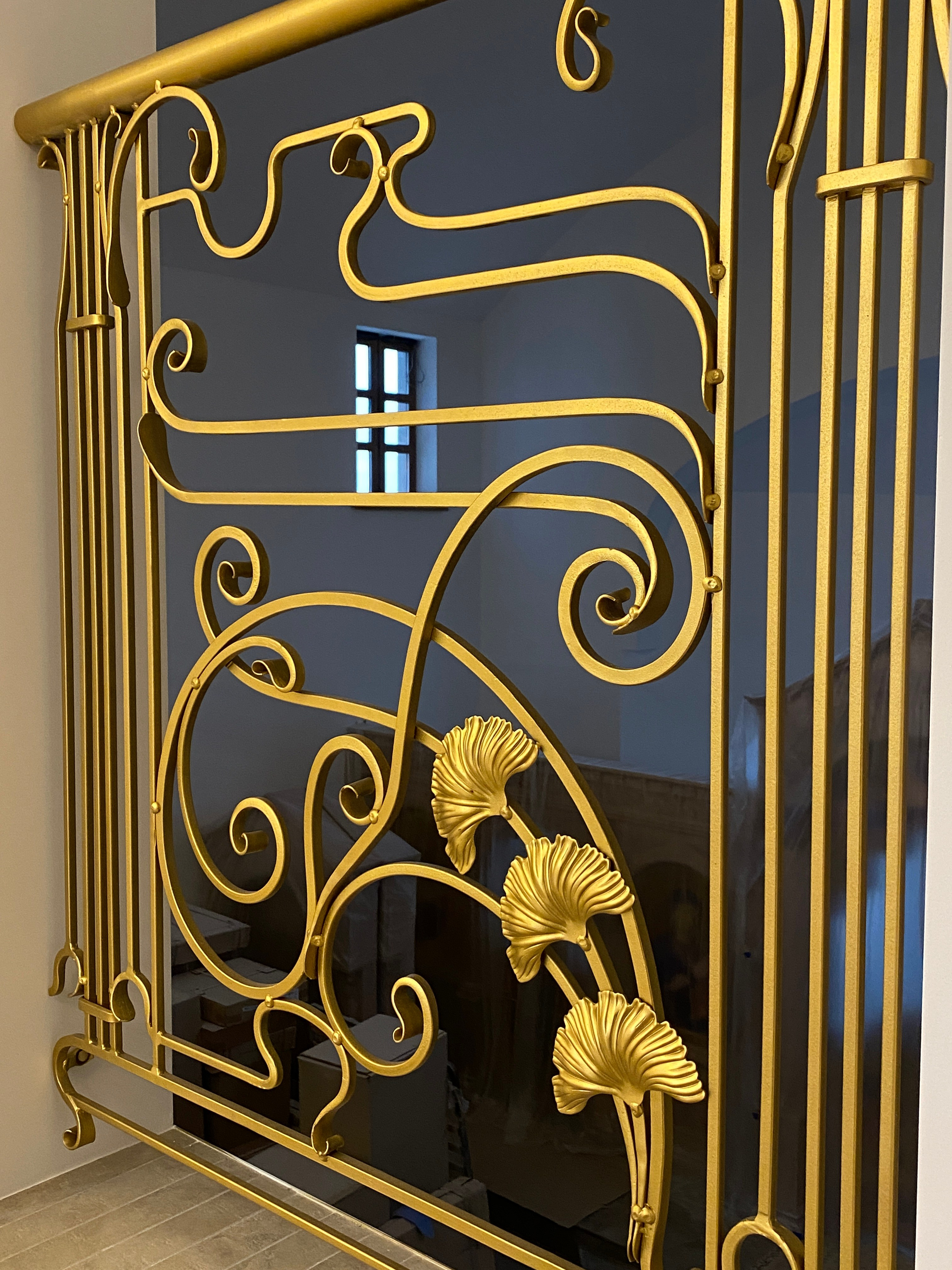 Врата и ограждения в домовом храме в честь Святой Живоначальной Троицы Епархиального дома Слуцко-Солигорской епархии имени Митрополита Филарета (Вахромеева), первого Патриаршего Экзарха всея Беларуси в городе Слуцк Минской области Беларуси. 2023. Сталь, худож. ковка, лазерная резка, сварка.