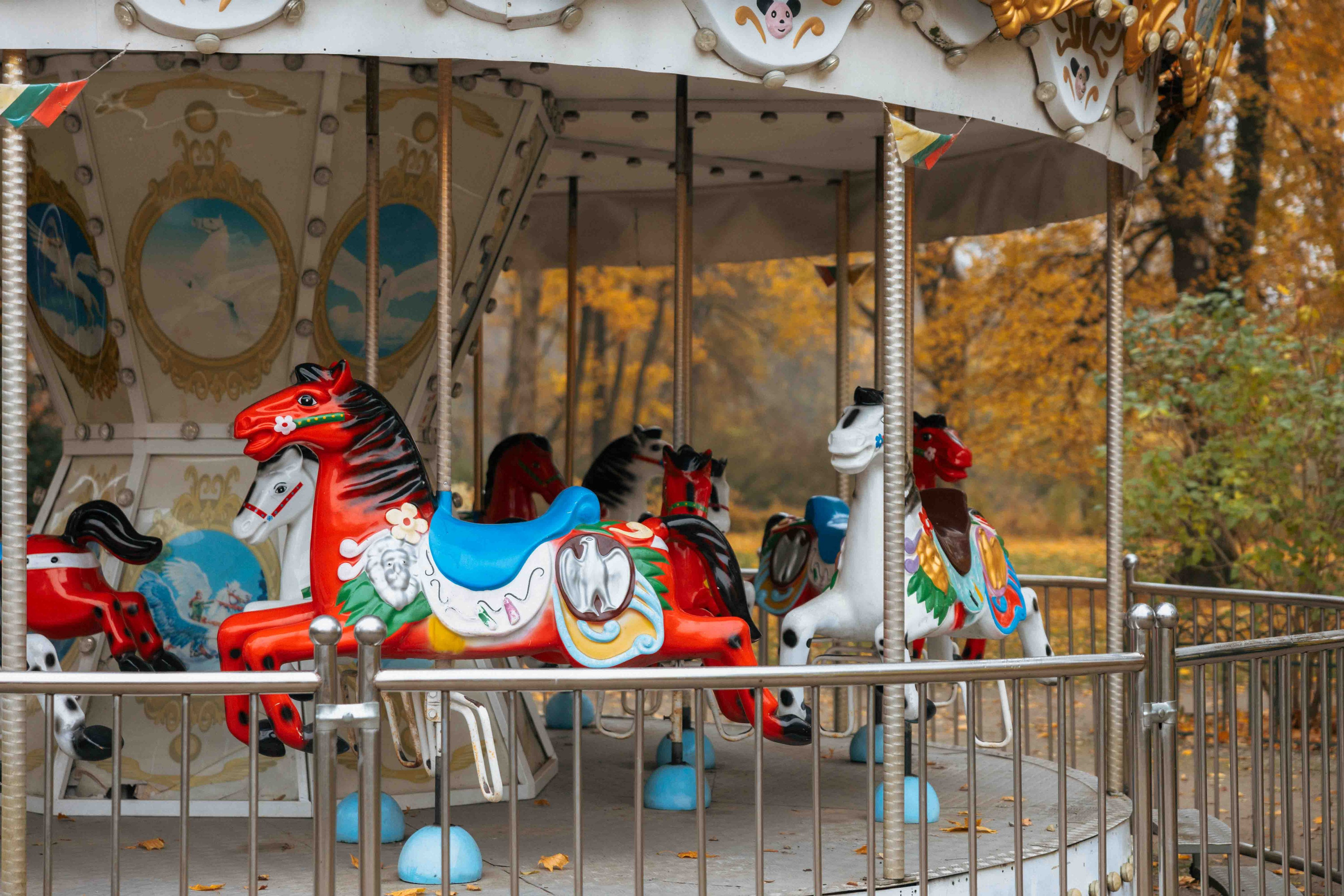 Best Autumn Photoshoot Locations in Vilnius: Top Spots to Capture the Fall Colors. Framed by Evelina | Destination Wedding Photographer from Lithuania | Europe