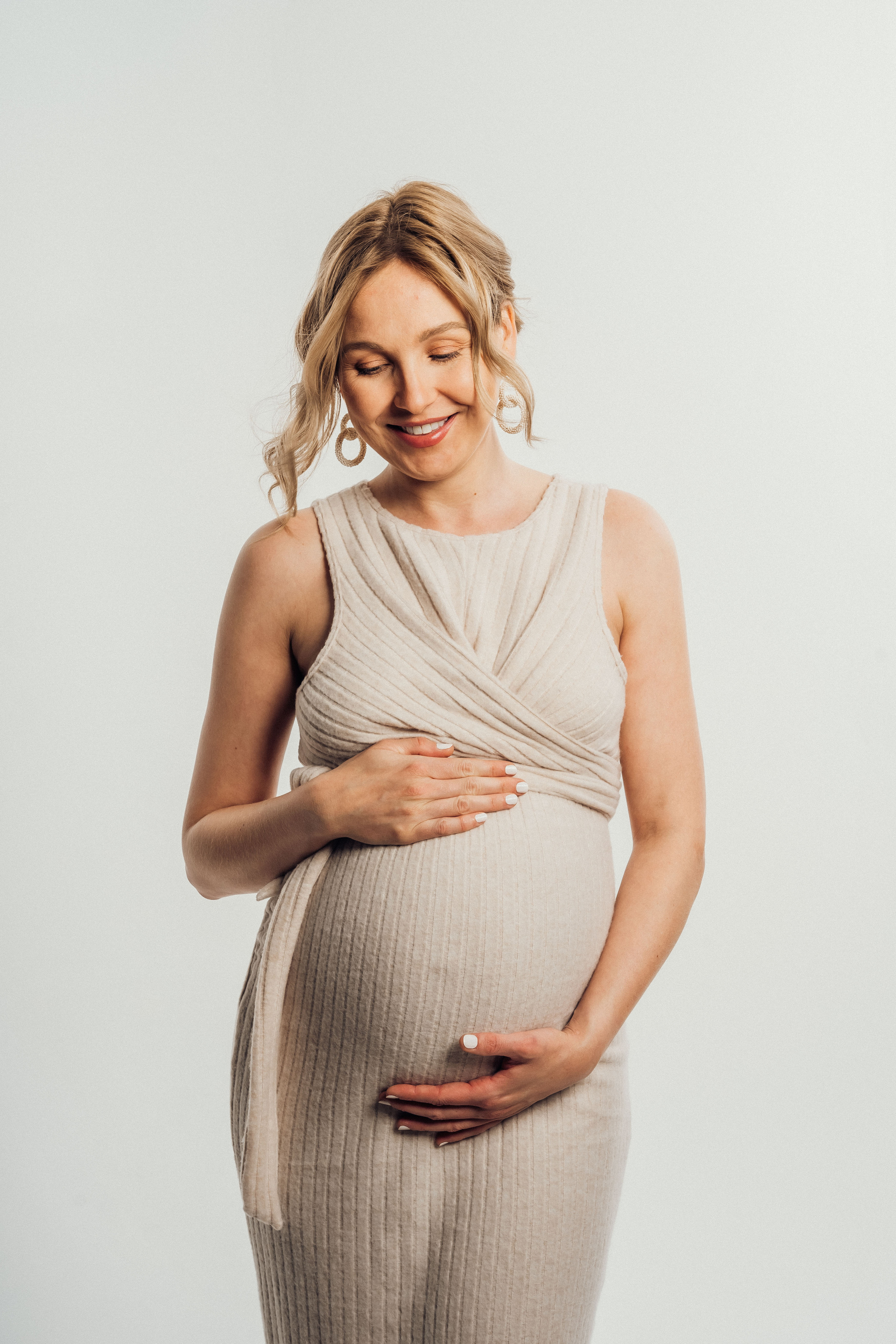 Gröse L-XL. Portrait Photographer in Berlin Daria Doch Schwangerschaftsfotos