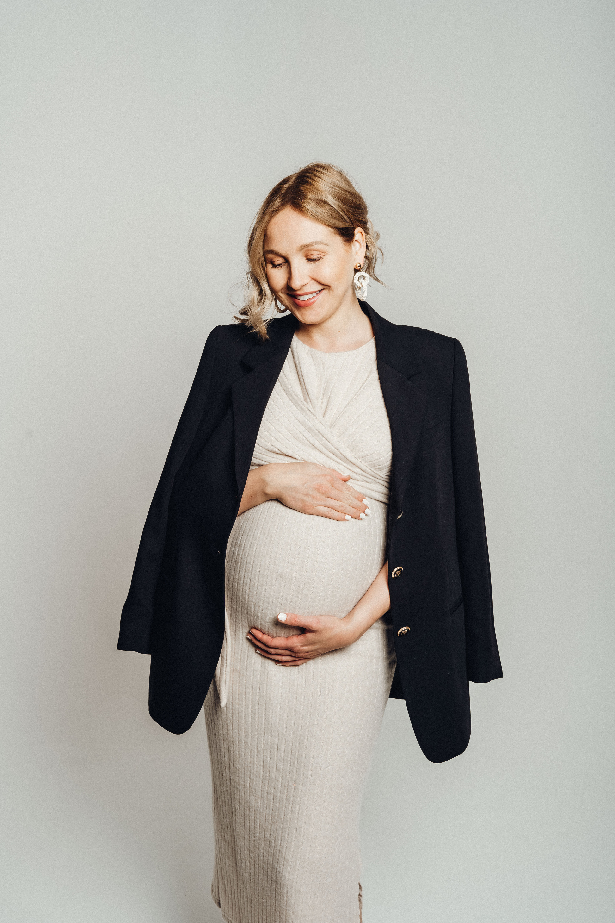 Gröse L-XL. Portrait Photographer in Berlin Daria Doch Schwangerschaftsfotos