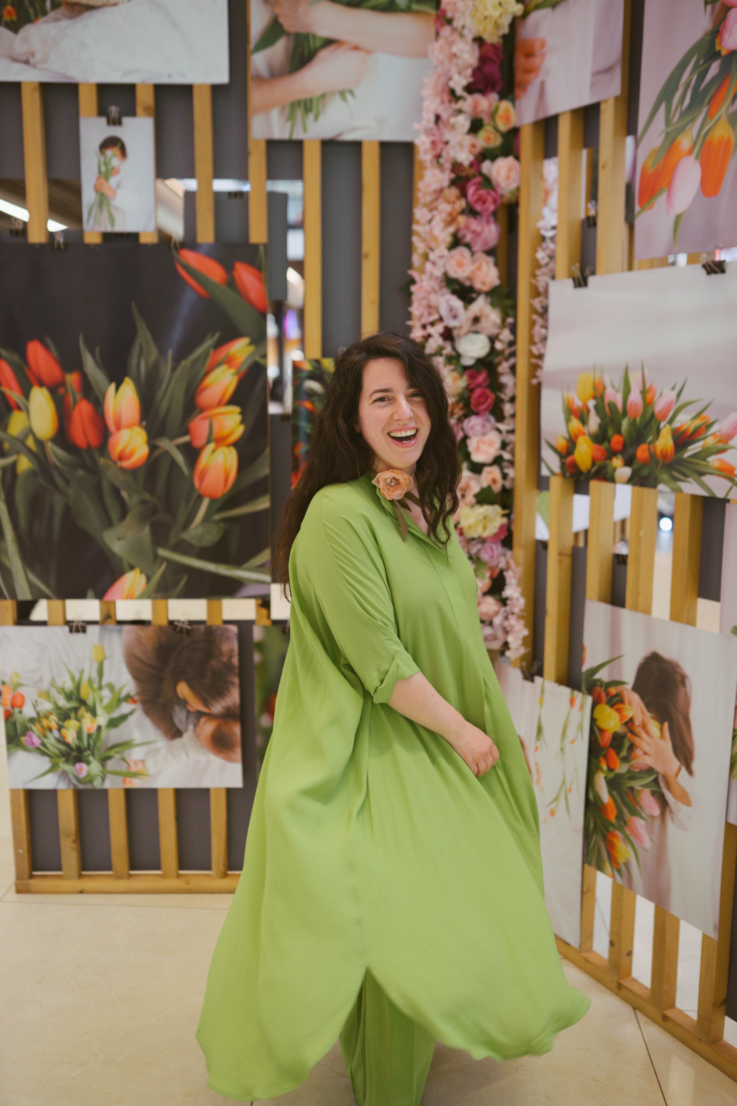 Expozitie Fotografie AFI BRASOVA fi Primăvară: Manifest Vizual despre Viață | Mădălina Beda. Madalina Beda- Artist vizual, fotograf, doula la nastere, consultant babywearing Brasov si in toata tara