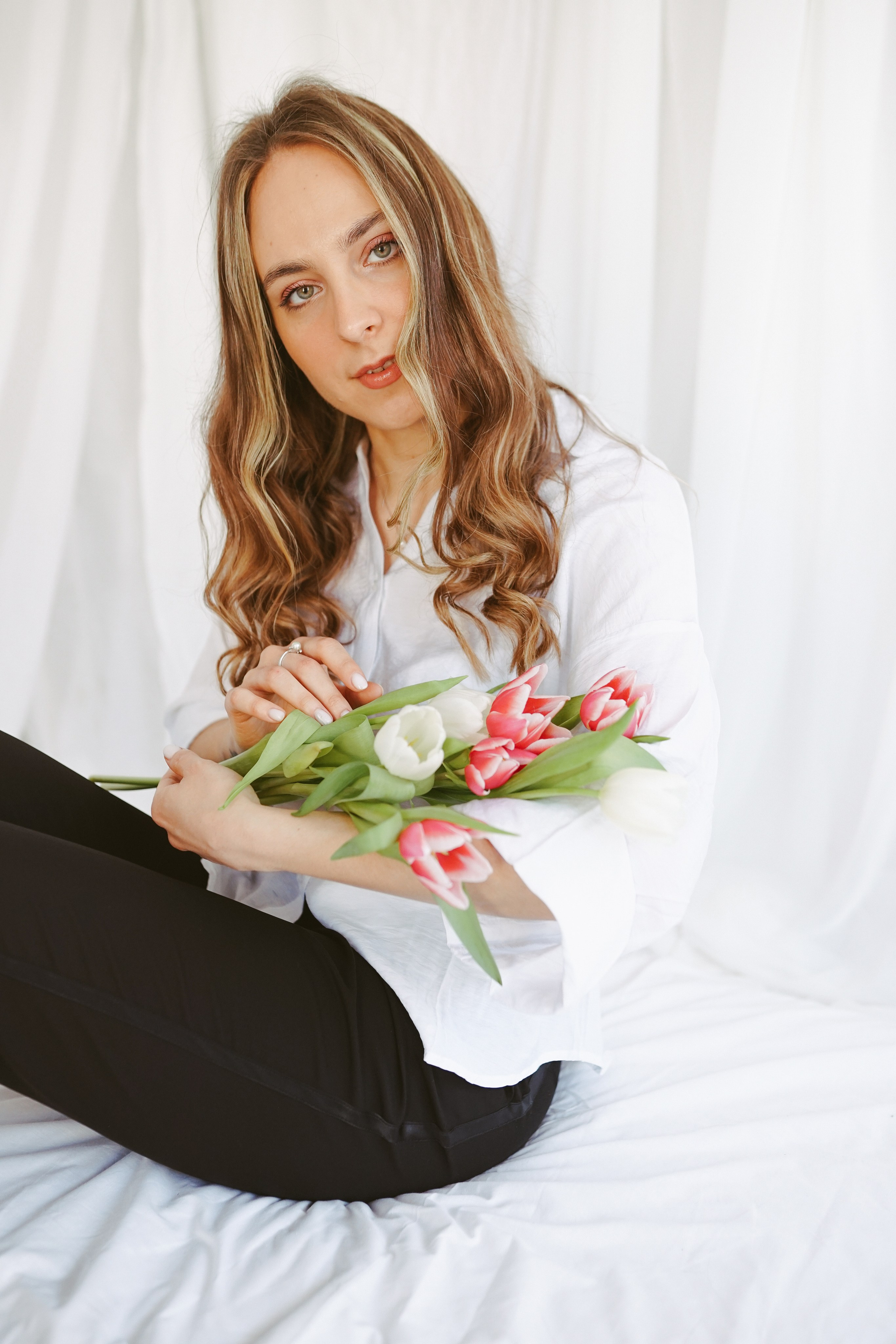 Fotografie de Portret Brașov | Artist Mădălina Beda. Madalina Beda- Artist vizual, fotograf, doula la nastere, consultant babywearing Brasov si in toata tara