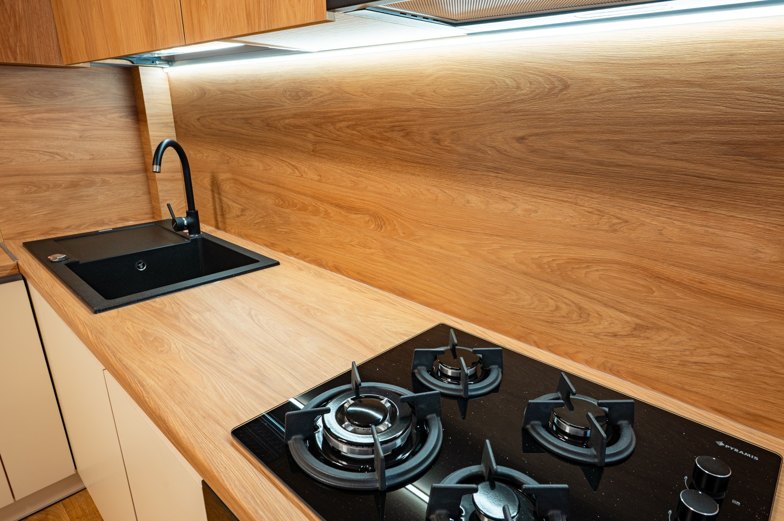 Studio Pipera. Andrei Samuel – Fotograf București | Evenimente, Studio, Imobiliare, Produs