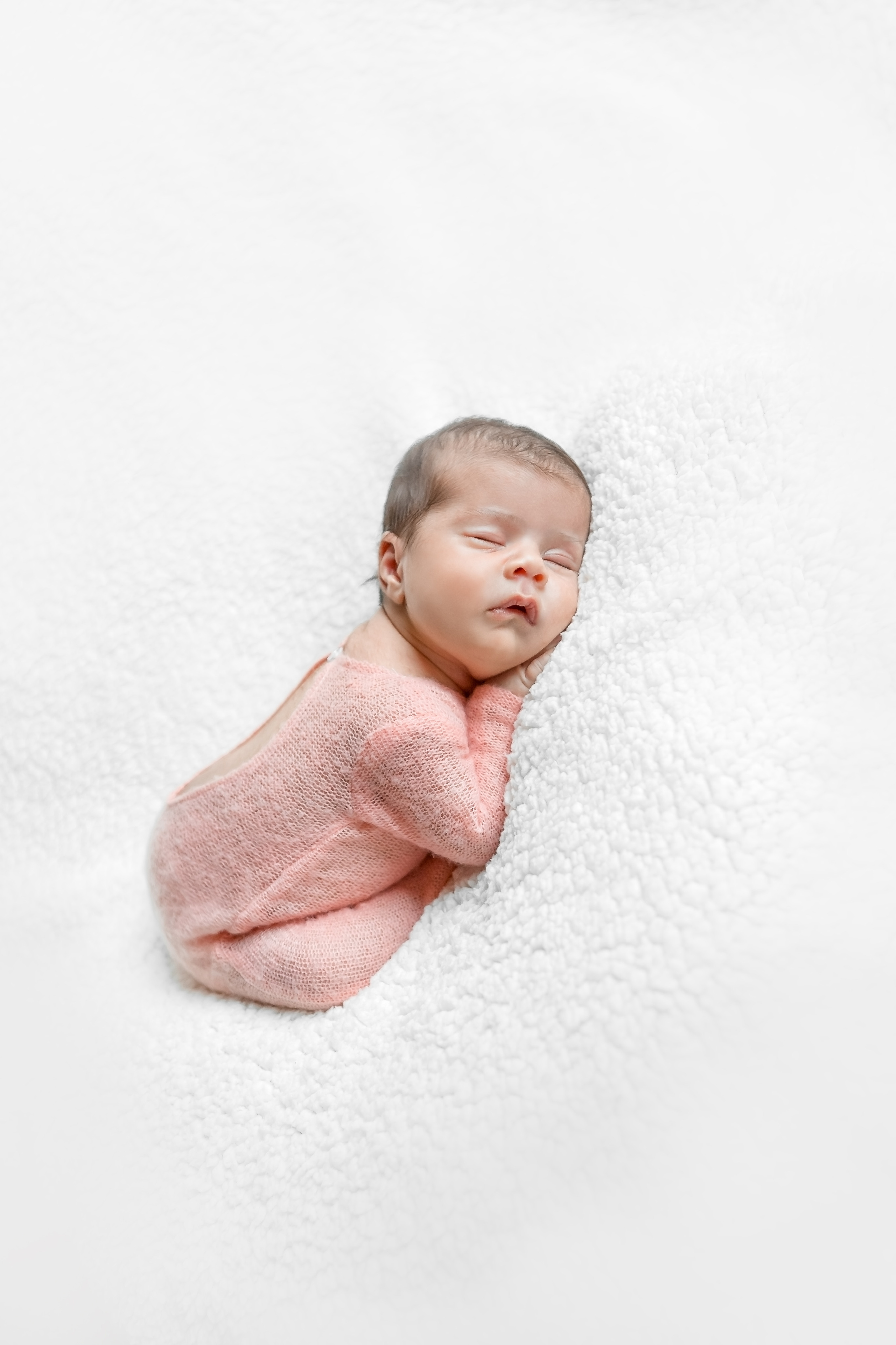 Newborn Girl. Фотограф Ирина Йотова