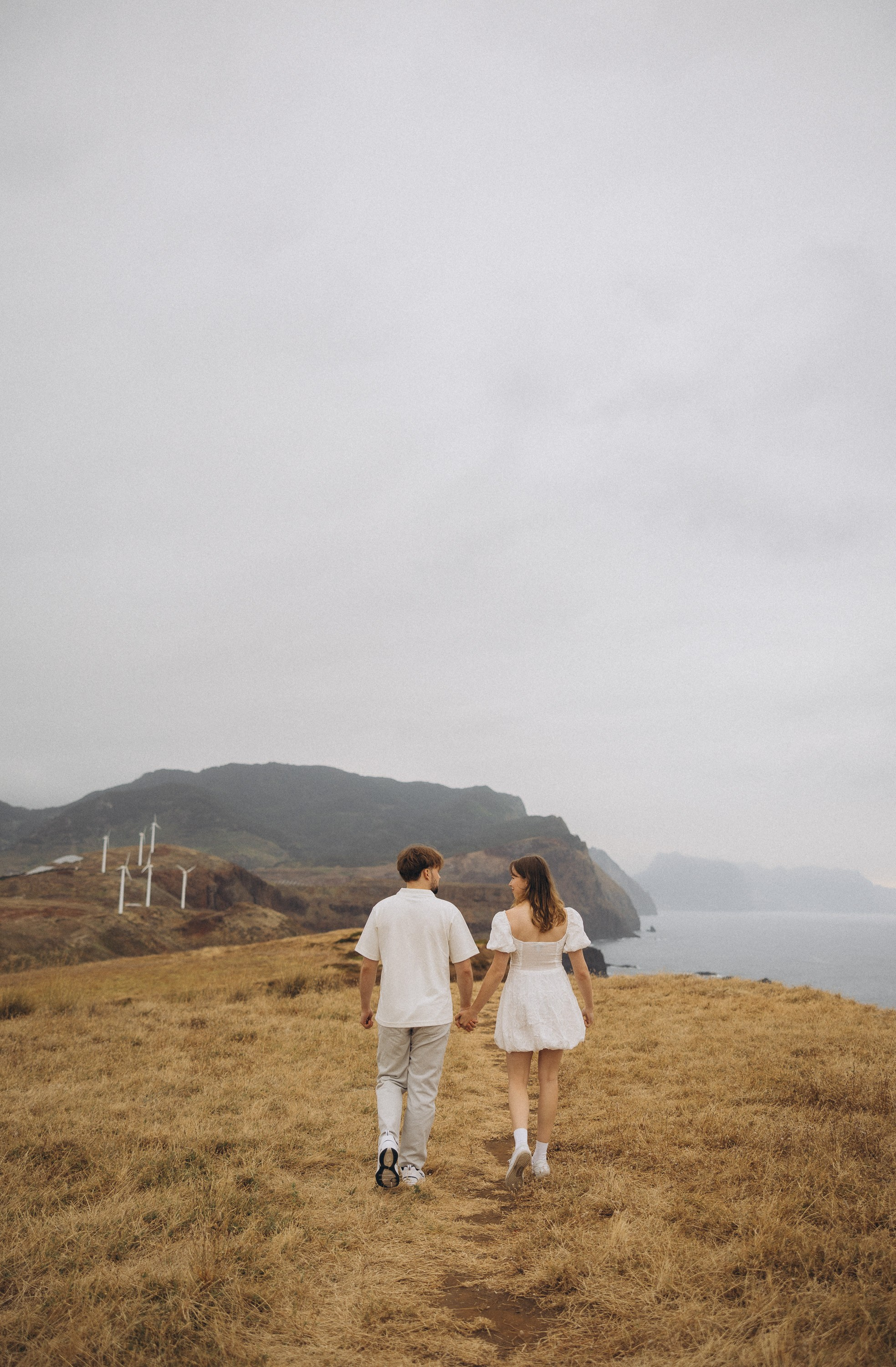 Surprise marriage proposal in São Lourenço, Madeira – romantic couple photography on dramatic coastal cliffs