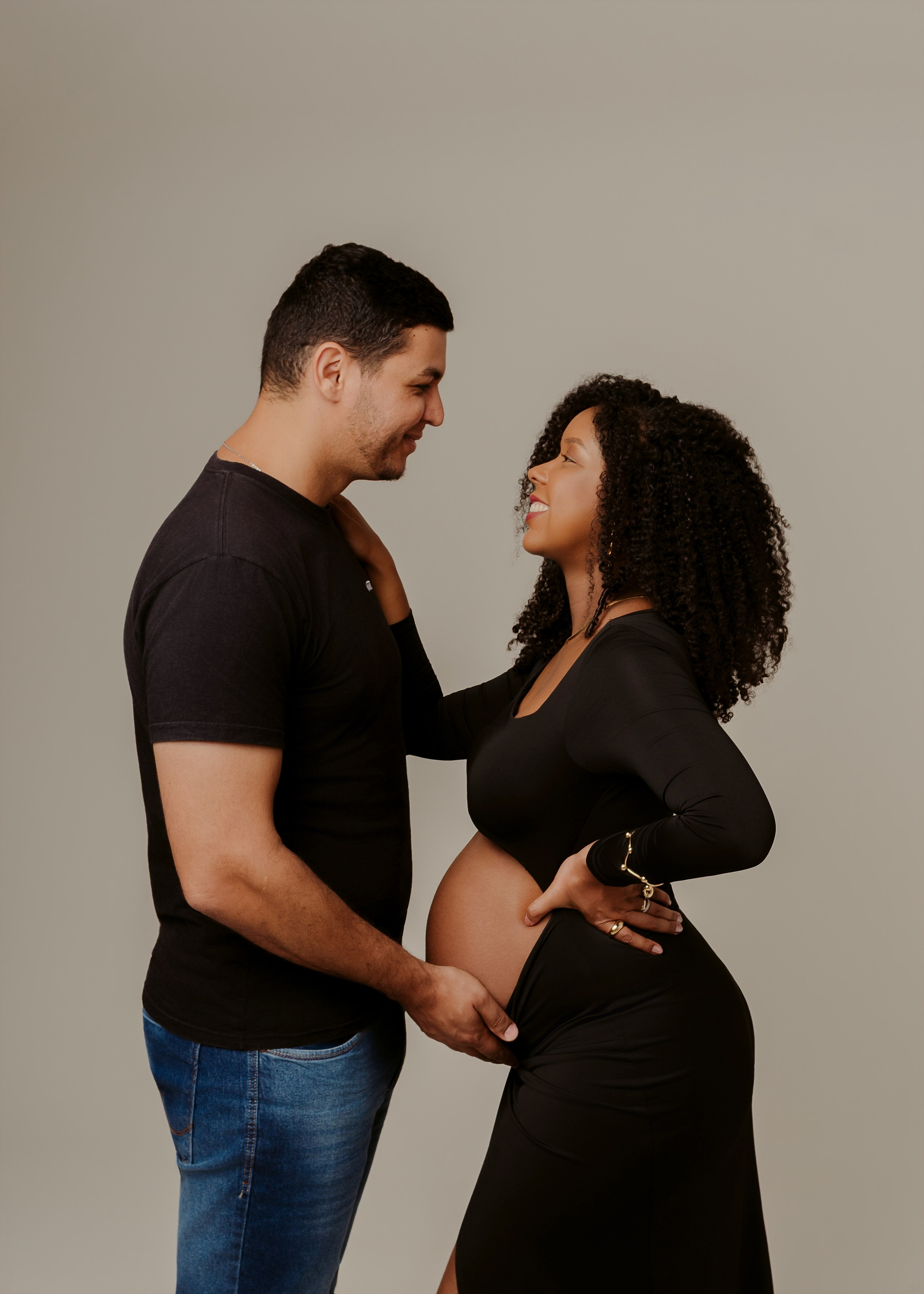 Verena à espera de Júlia. Estúdio Natani Fotografia