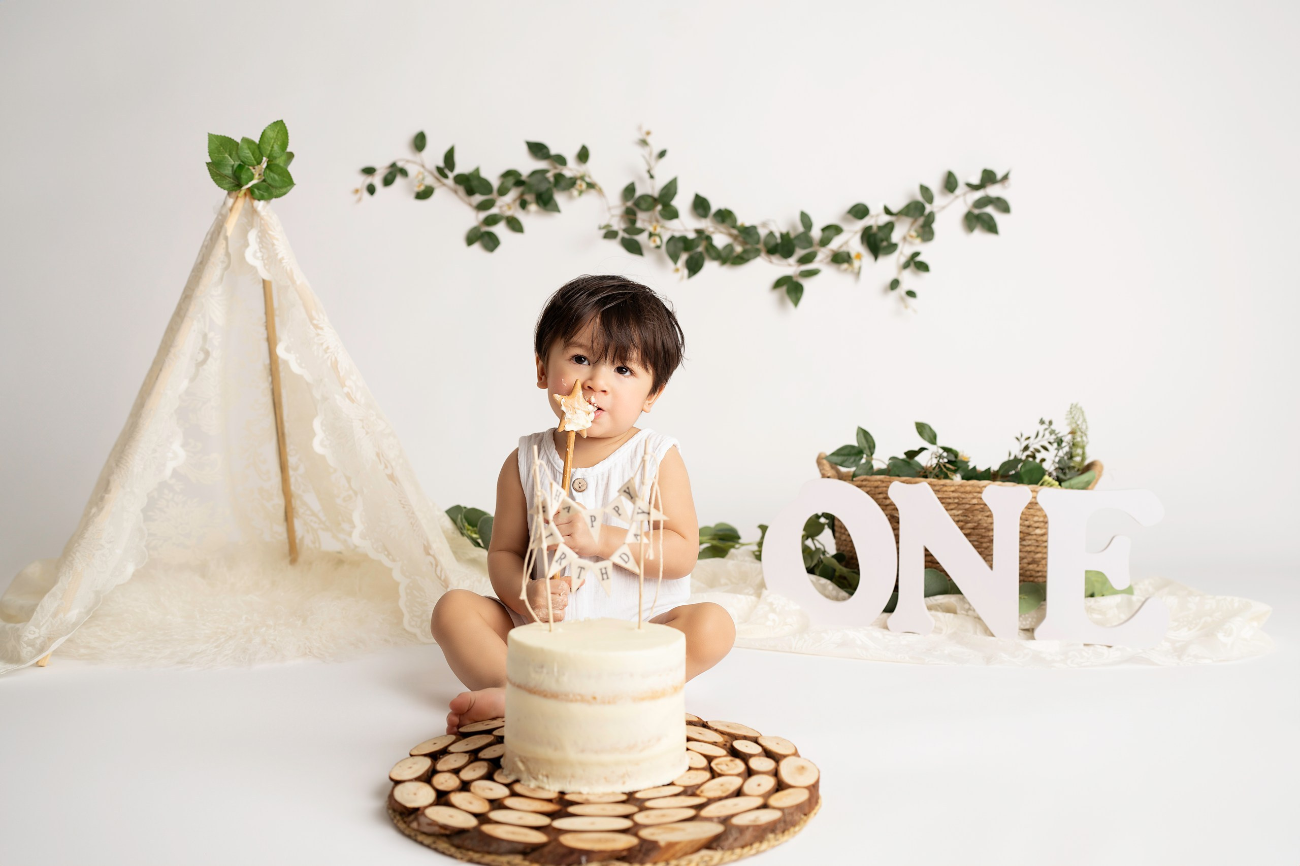 CAKE SMASH PHOTOGRAPHY. Newborn, Sitter and Cake Smash Photographer in Doha, Qatar