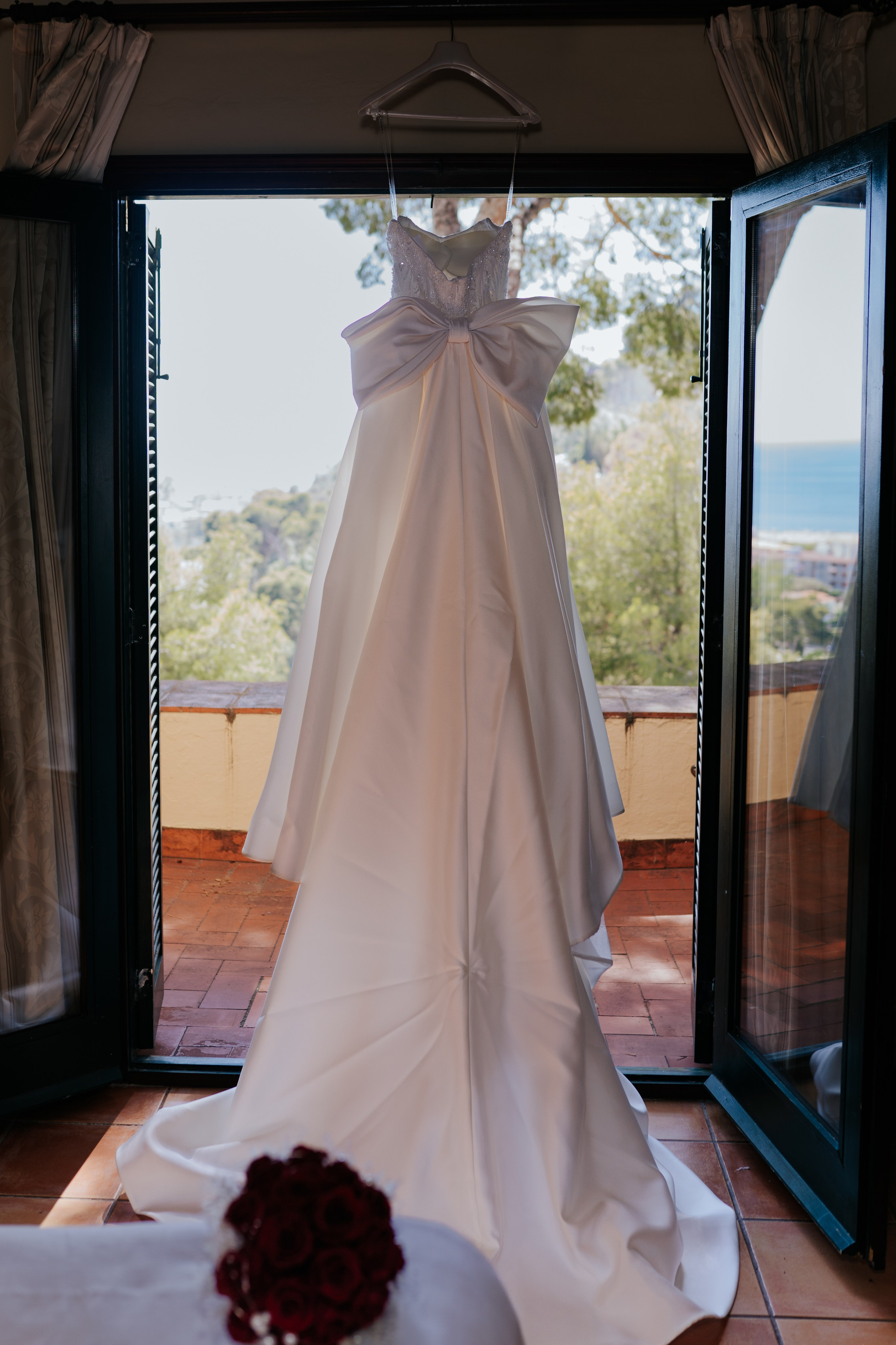Havie & Isabel — a wedding in Gaudí’s Crypt. DiaFoto Weddings · Premium Destination Wedding Photographer & Videographer in Barcelona
