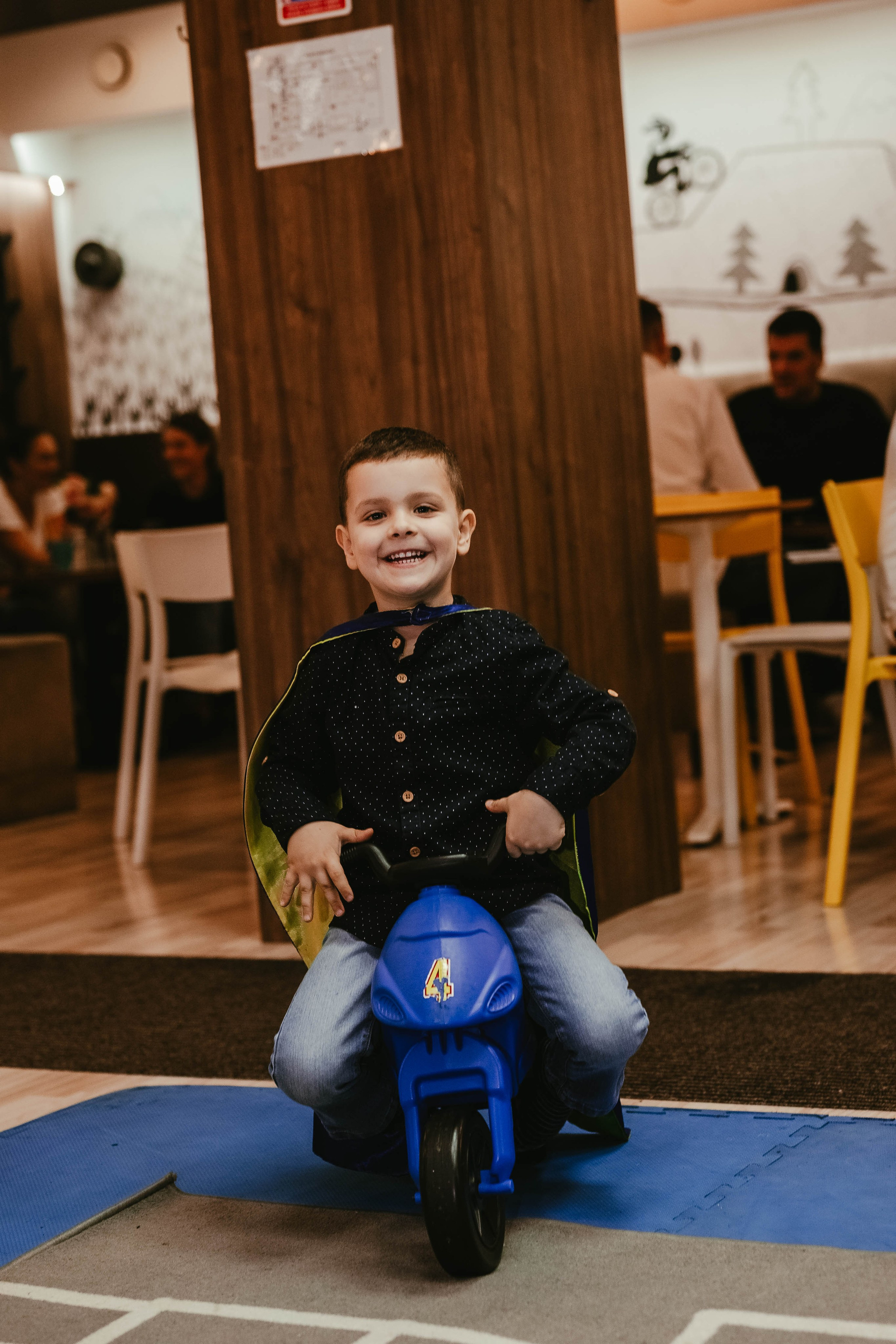 Lazar 8. rođendan. Dečiji i porodični fotograf