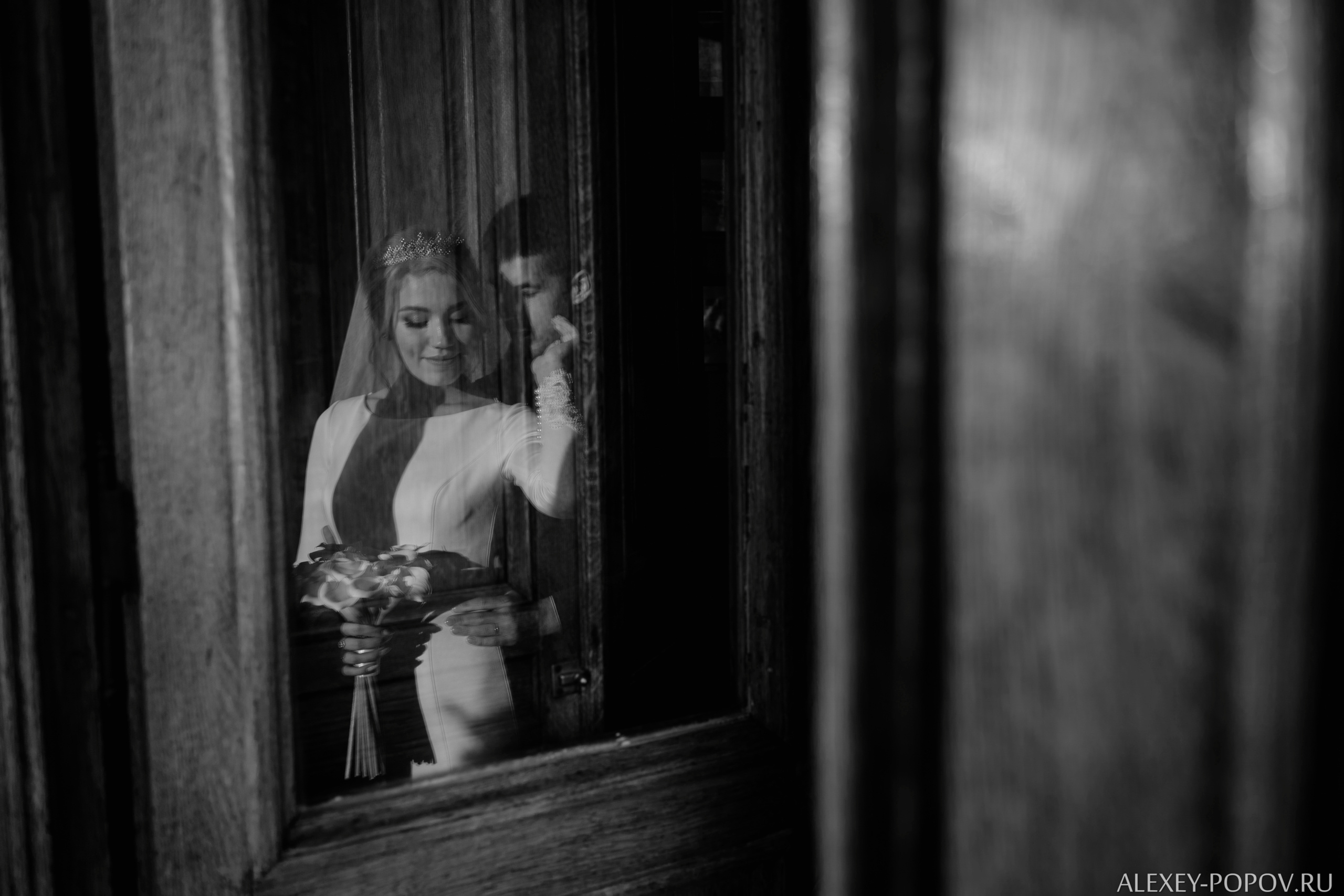 Свадьба в Ялте. Церемония с видом на море, кабриолет, дворец. Свадебный и семейный фотограф Алексей Попов. Штутгарт, Германия