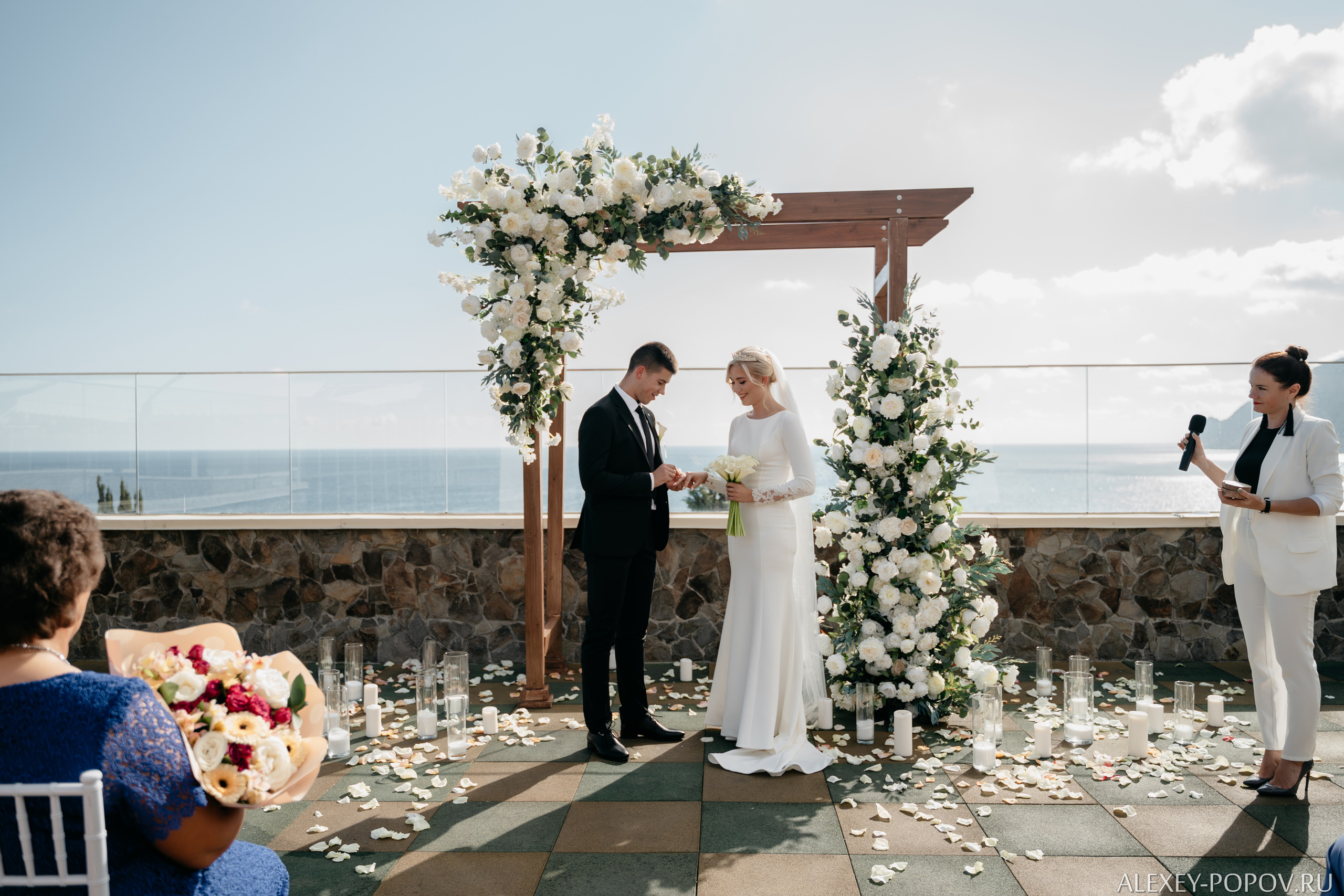 Свадьба в Ялте. Церемония с видом на море, кабриолет, дворец. Свадебный и семейный фотограф Алексей Попов. Штутгарт, Германия