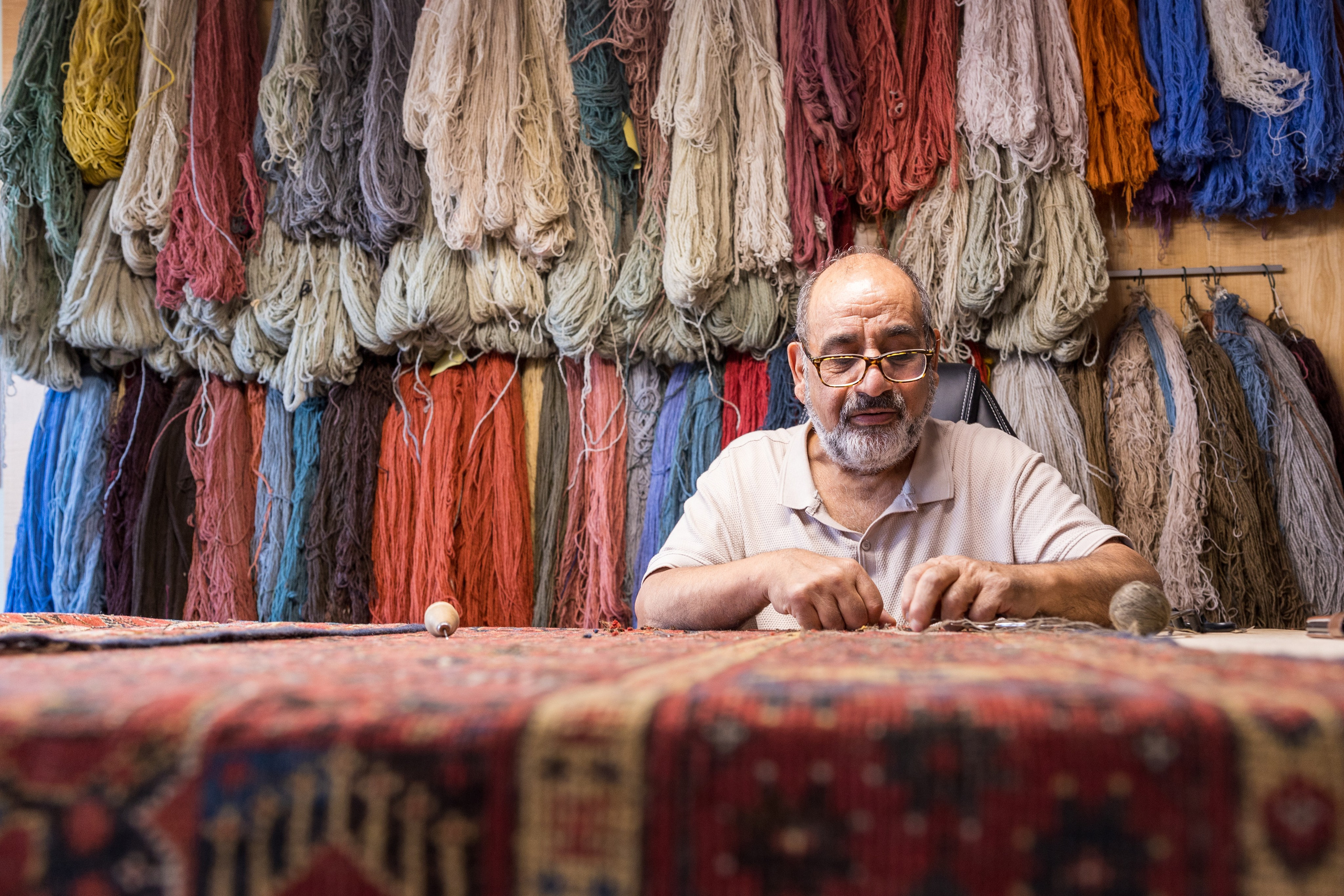 Teppichrestaurator, Salzburg, 2024. Guzel Kolobova| Fotografin| Salzburg