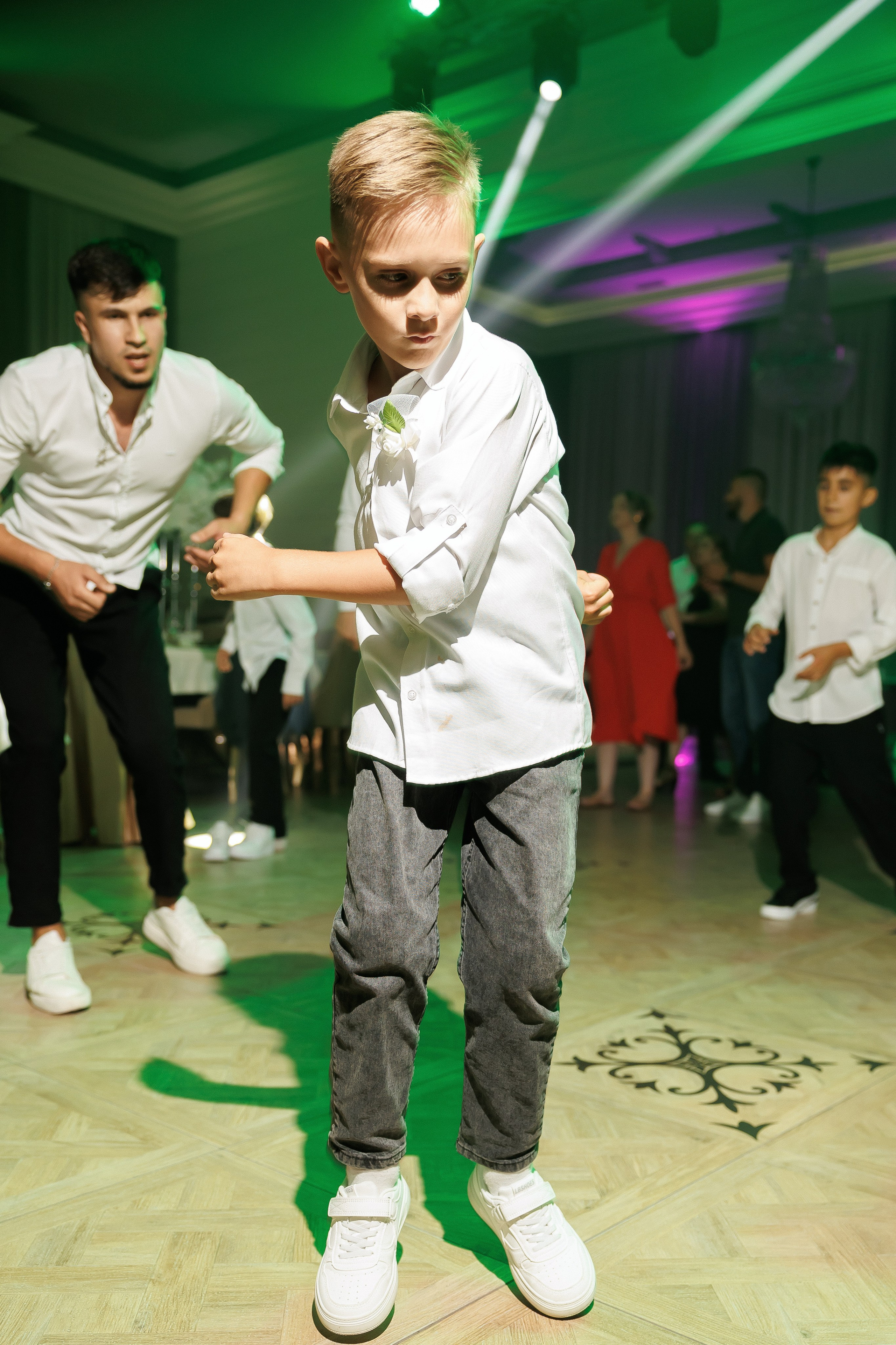 Eugen & Livia — Grand Elysee — Wedding Day. Servicii Foto și Video 067188353