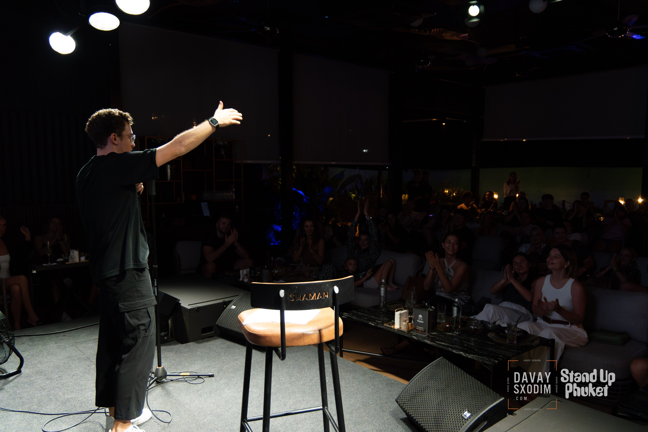 Standup Влада Лапина | Фоторепортаж | Афиша | DAVAYSXODIM.com PHUKET. АФИША|ФОТОРЕПОРТАЖИ|ИВЕНТЫ|ПХУКЕТ