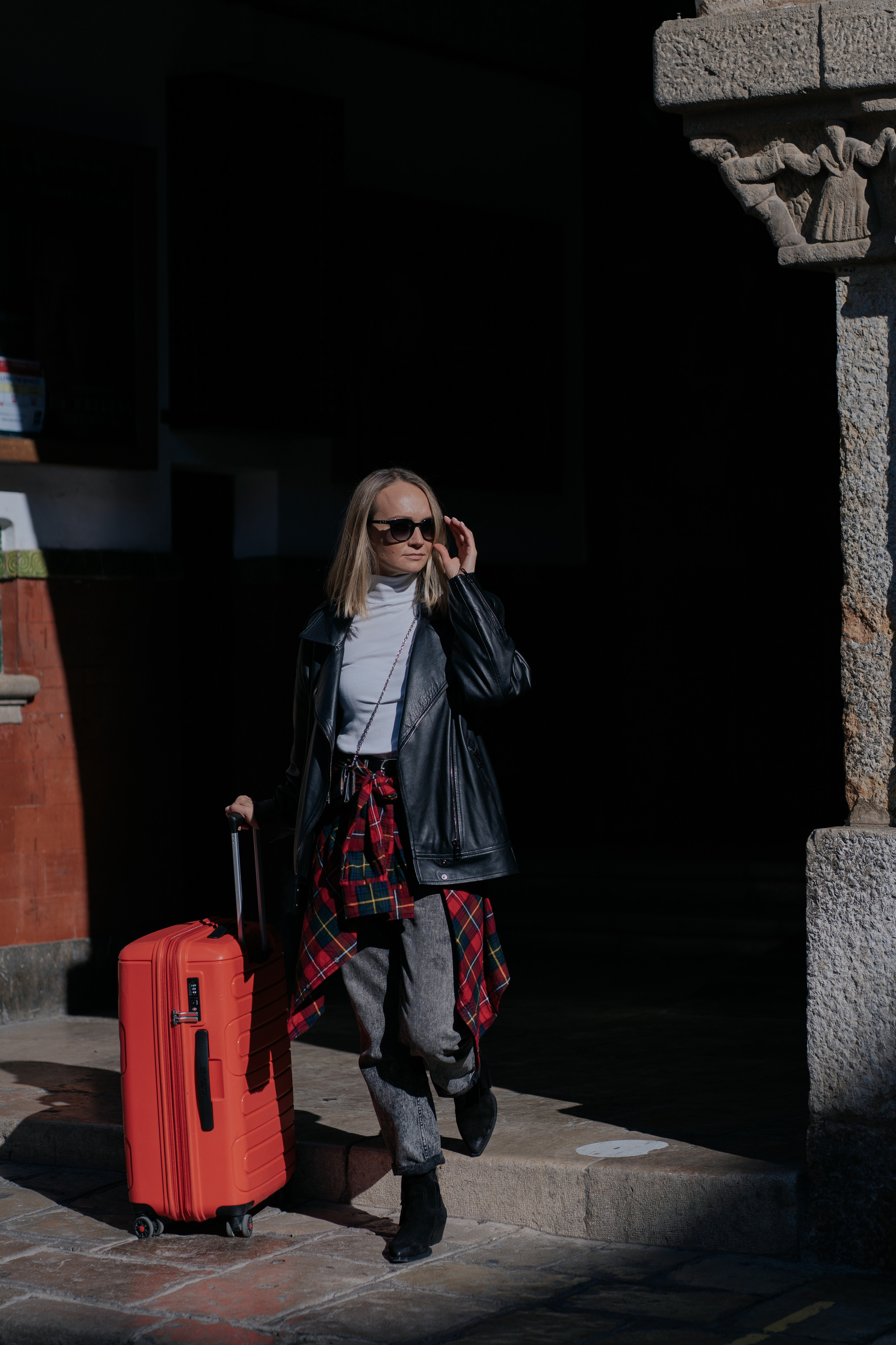 Free Barcelona Photo Guide. DiaFoto — Wow Photographer in Barcelona | Premium Barcelona Photoshoot Experience