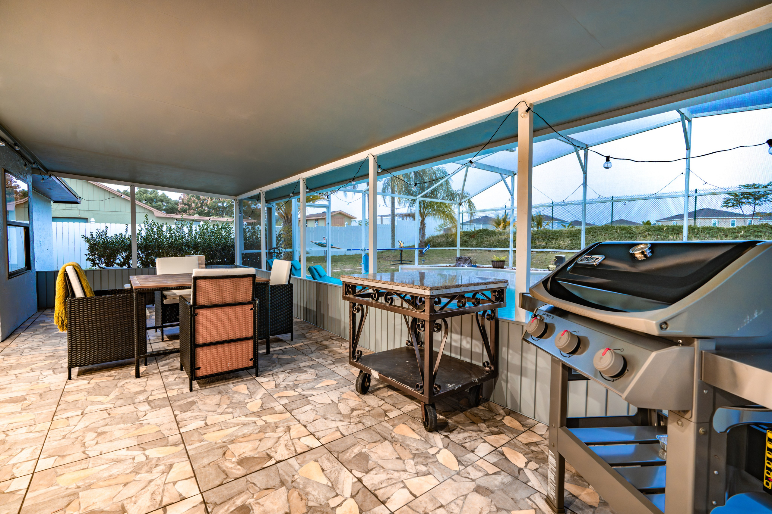 The house is for Rent AirBNB: https://ru.airbnb.com/rooms/1023445326769536774?_set_bev_on_new_domain=1702356155_MDFhNDI0ZDdjMDhj&source_impression_id=p3_1702356155_K3LTjNJeF83QUyI0