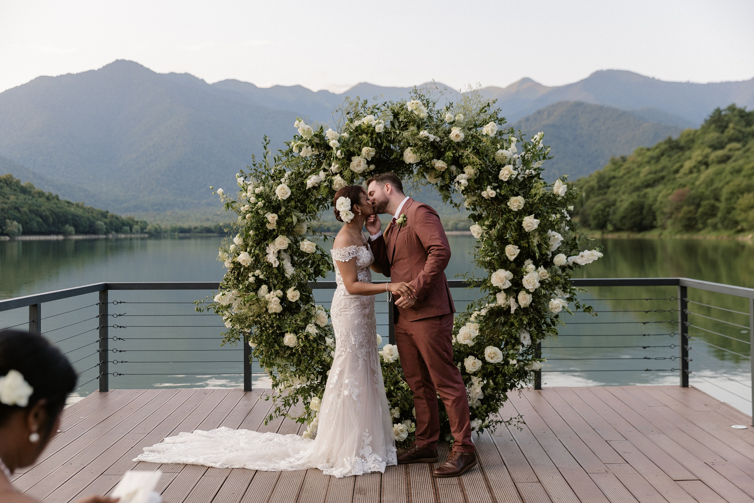 Thesakaya and Kevin. Photographer Anna Nazarenko