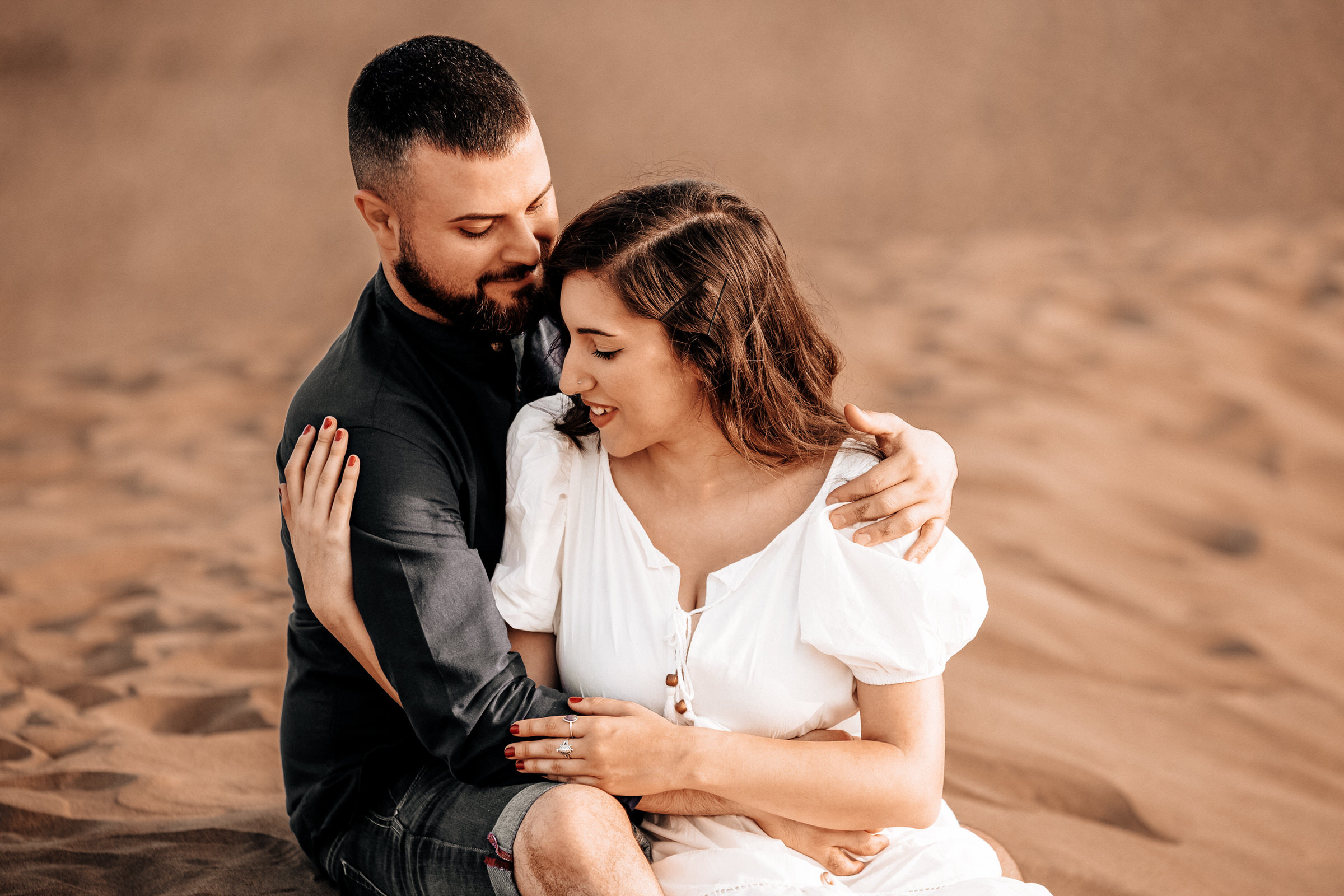 Unveiling Romance: Photographer in Gran Canaria A man and woman hugging in the sand of Maspalomas