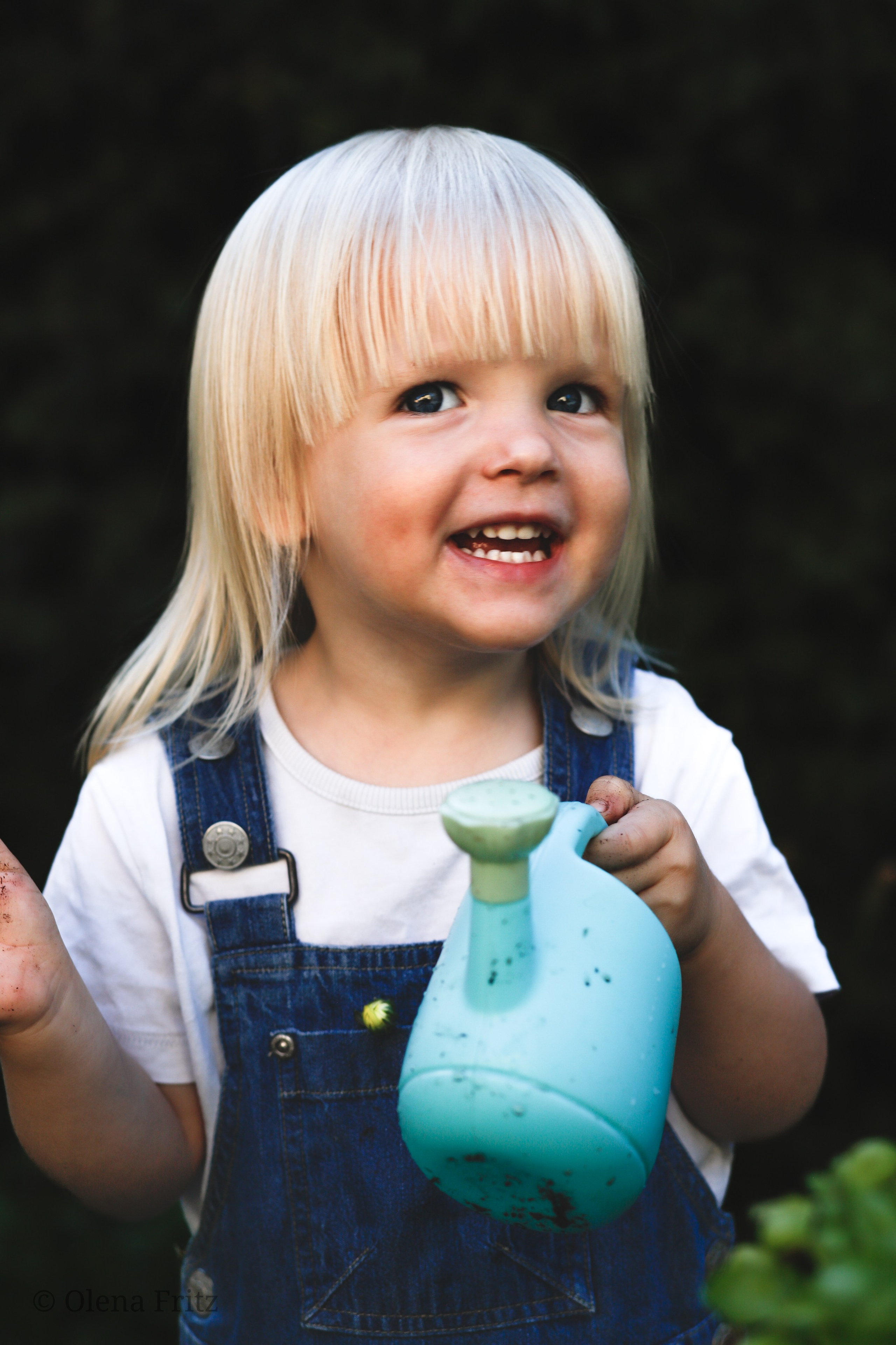 Mädchen im Garten. Olena Fritz Fotografie