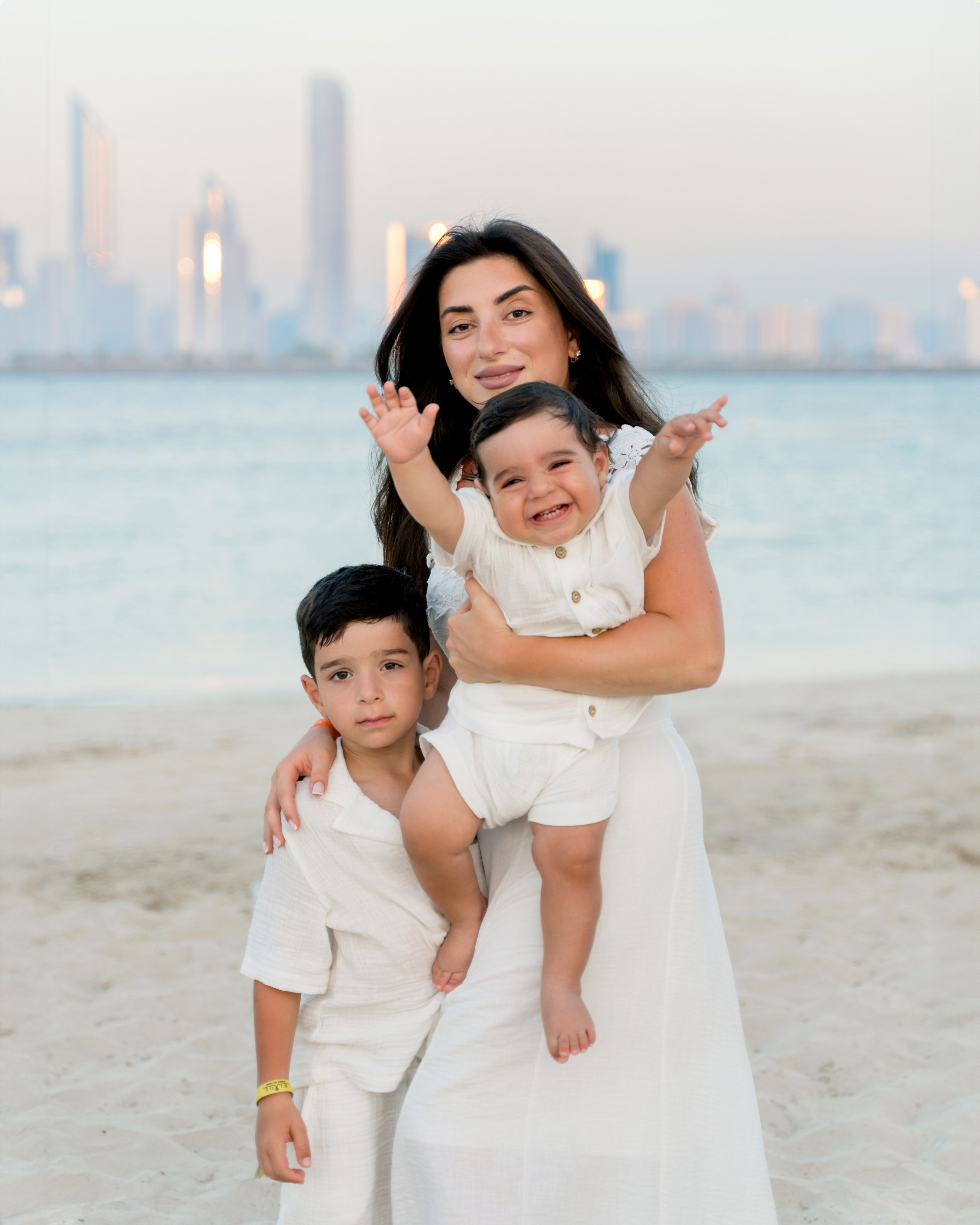 Семейная съемка на пляже. Фотограф в Абу Даби Марина