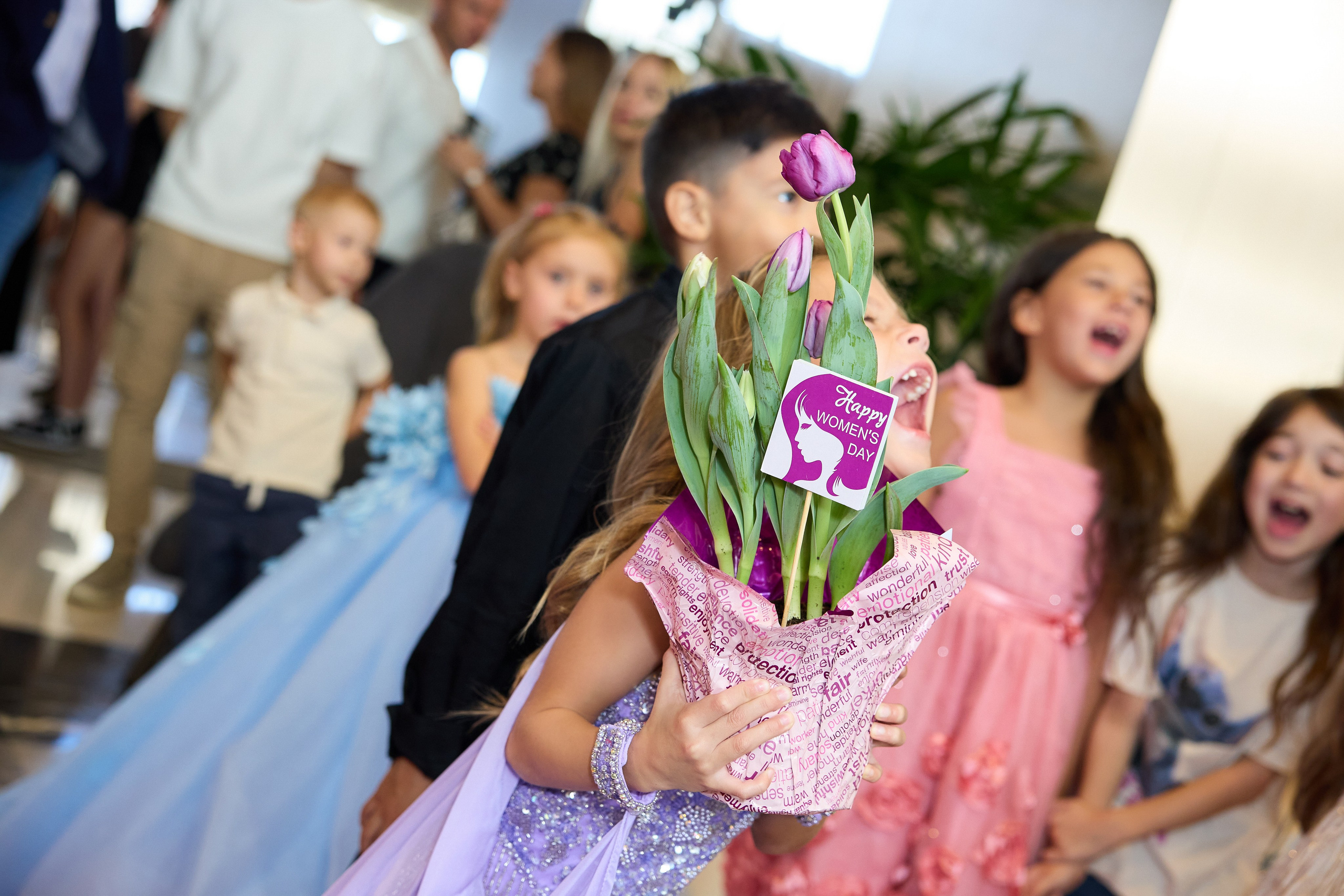 Авторская благотворительная художественная выставка Дианы Бортник. Фотограф Юлия Маковеева