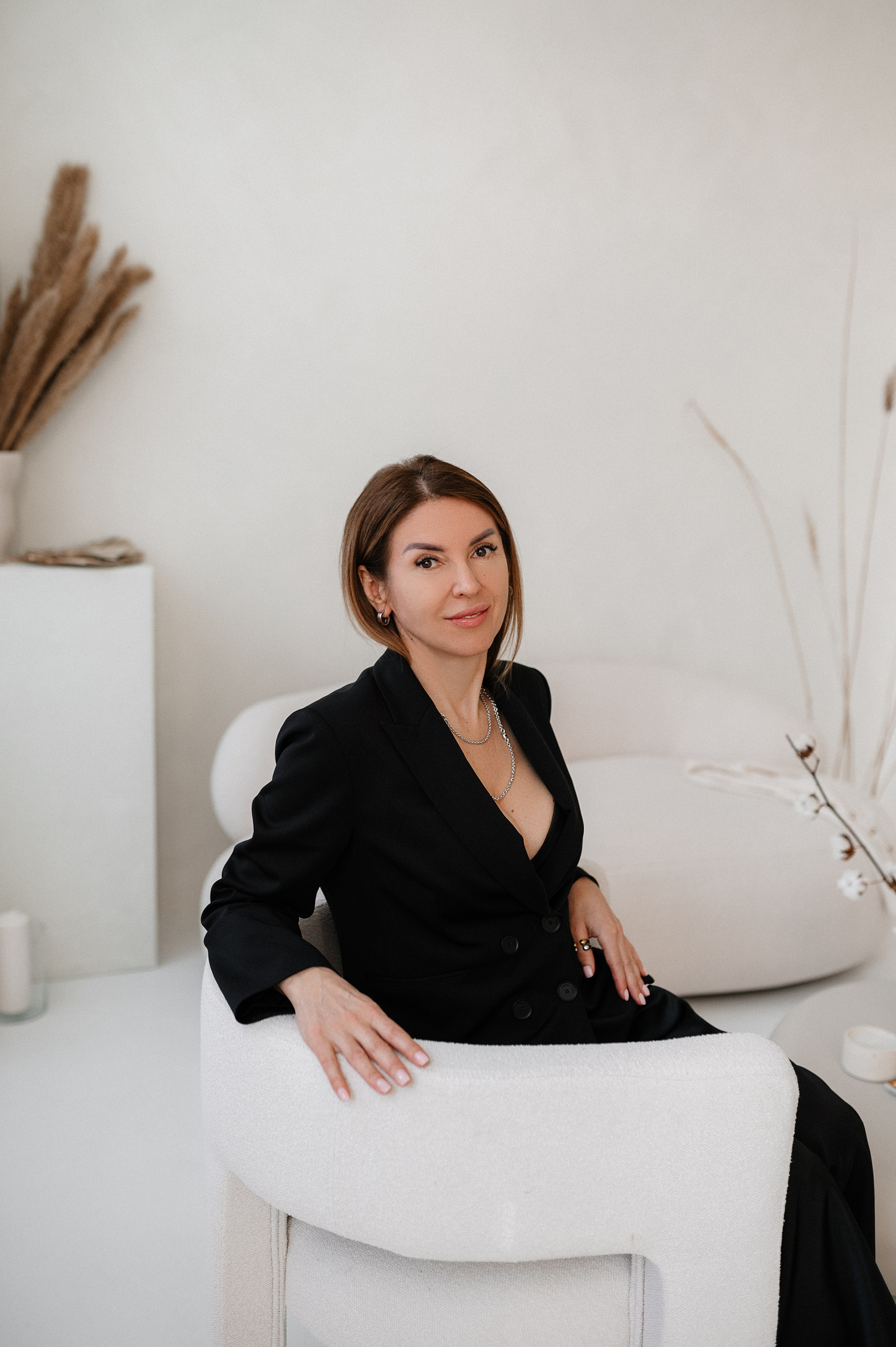 Beauty by Vovk cosmetologist in Prague. ANNA-MARIA PHOTO CONTENT CREATOR — фотограф, естет, художник і візуальний експерт Instagram у Празі