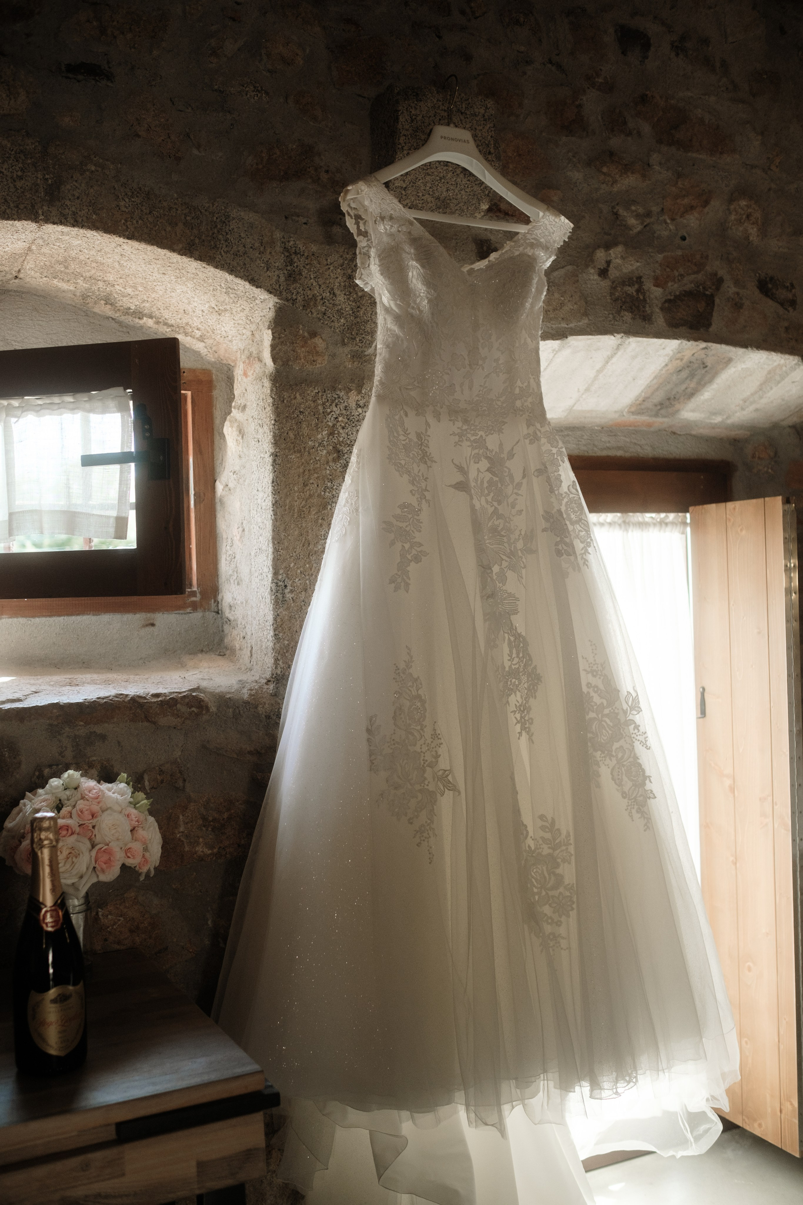 Svetlana & Alman. Monestir Sant Salvi. Paola fotógrafo / videografo de bodas en Barcelona