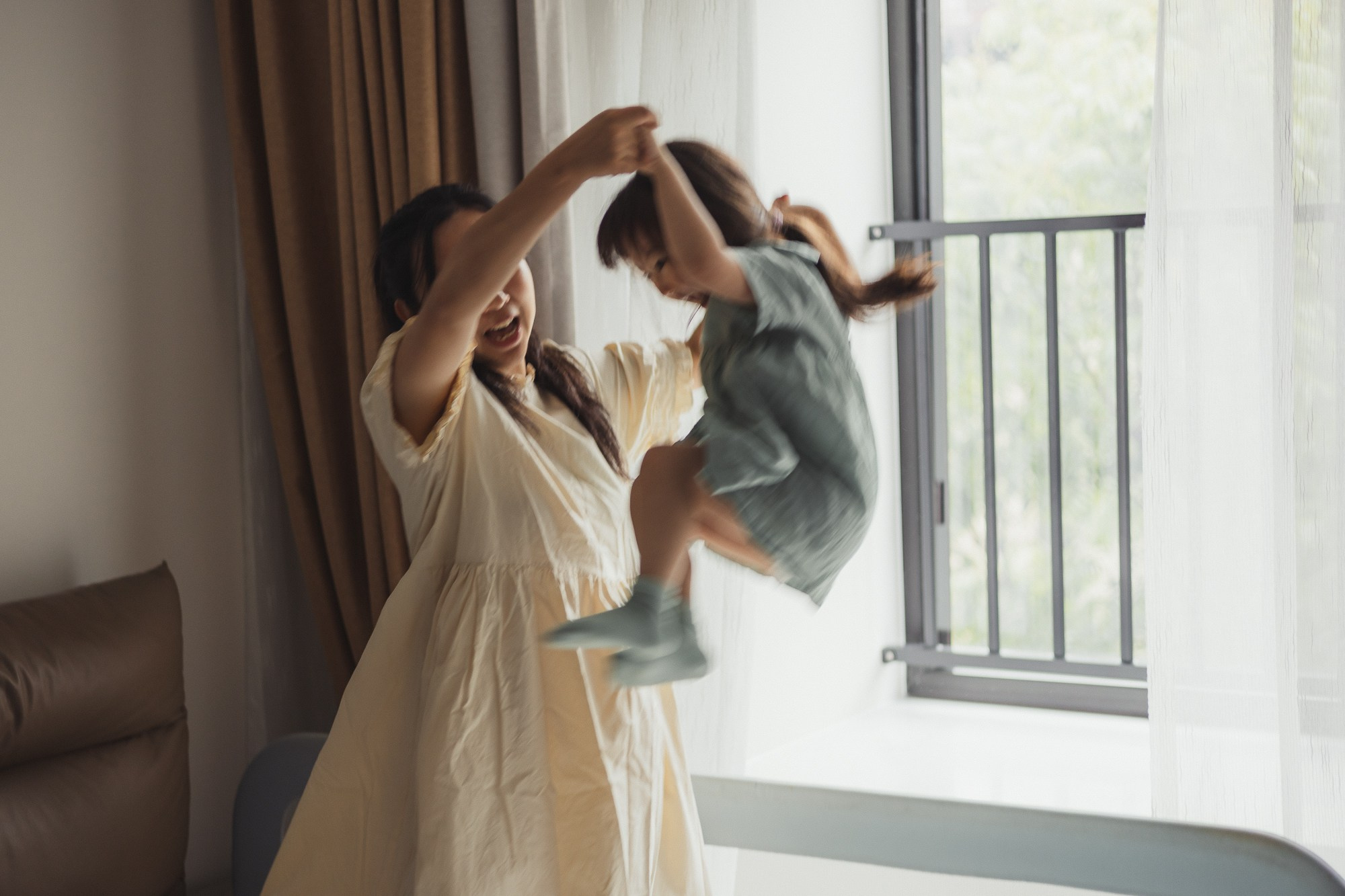 Family photos took in Shuke’s House. Shanghai Family Photographer Dora